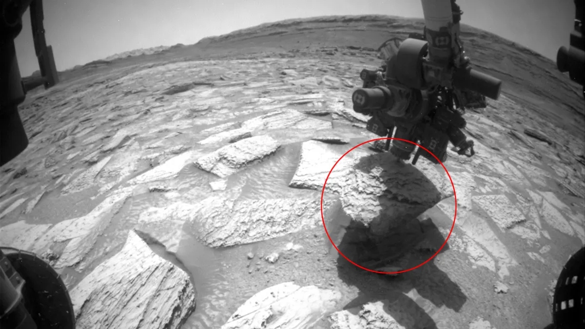 Suýt mất trắng hàng trăm triệu USD: NASA giải cứu tàu Curiosity khỏi sự cố tồi tệ nhất trên Sao Hỏa - Ảnh 1.