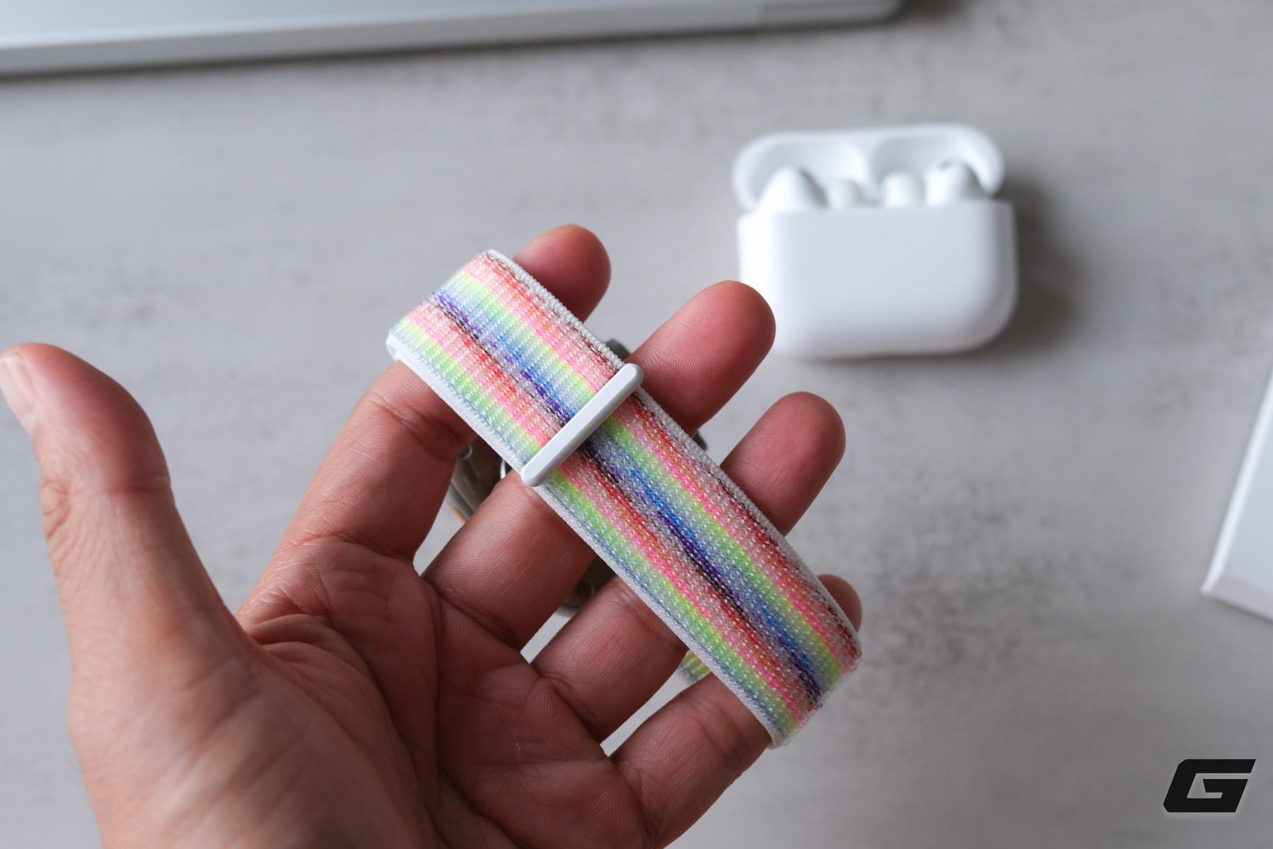 Tr&ecirc;n tay d&acirc;y đeo Apple Watch Pride Edition 2026: C&oacute; lẽ l&agrave; phi&ecirc;n bản Pride đẹp nhất nhiều năm qua   - Ảnh 8.