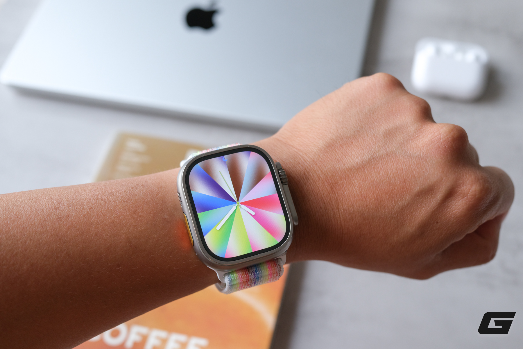 Tr&ecirc;n tay d&acirc;y đeo Apple Watch Pride Edition 2026: C&oacute; lẽ l&agrave; phi&ecirc;n bản Pride đẹp nhất nhiều năm qua   - Ảnh 14.