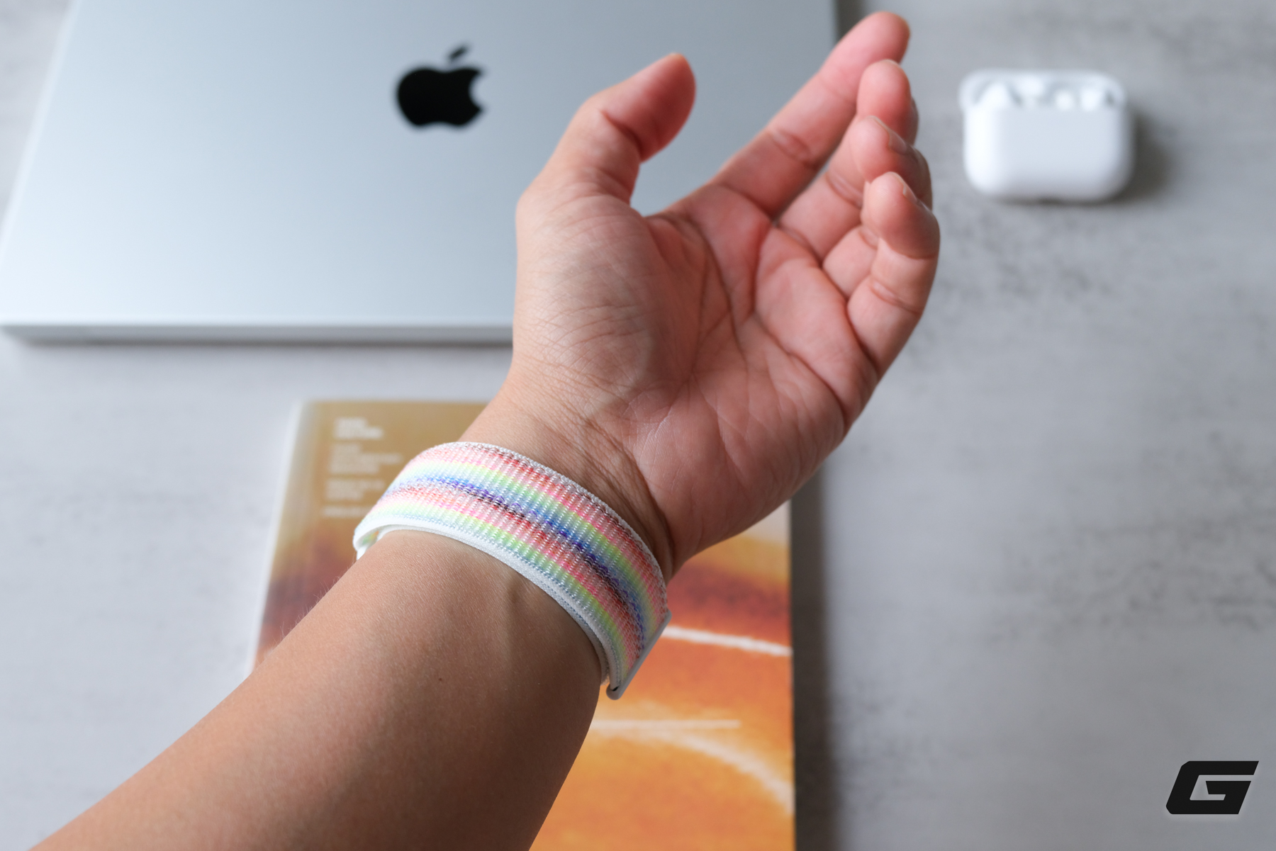 Tr&ecirc;n tay d&acirc;y đeo Apple Watch Pride Edition 2026: C&oacute; lẽ l&agrave; phi&ecirc;n bản Pride đẹp nhất nhiều năm qua   - Ảnh 10.