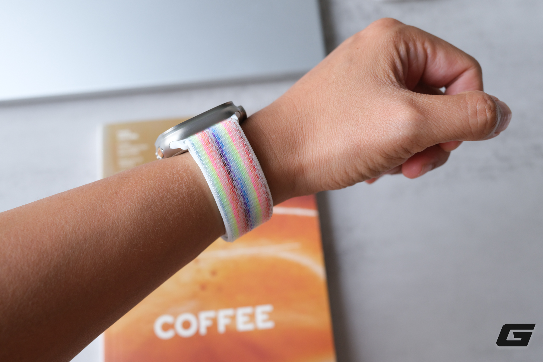 Tr&ecirc;n tay d&acirc;y đeo Apple Watch Pride Edition 2026: C&oacute; lẽ l&agrave; phi&ecirc;n bản Pride đẹp nhất nhiều năm qua   - Ảnh 11.