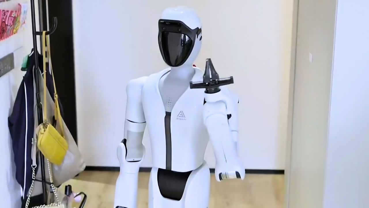 Kh&ocirc;ng c&ograve;n l&agrave; phim viễn tưởng: Một c&ocirc;ng ty Trung Quốc vừa tung ra robot quản gia thay con người l&agrave;m hết việc nh&agrave; - Ảnh 3.
