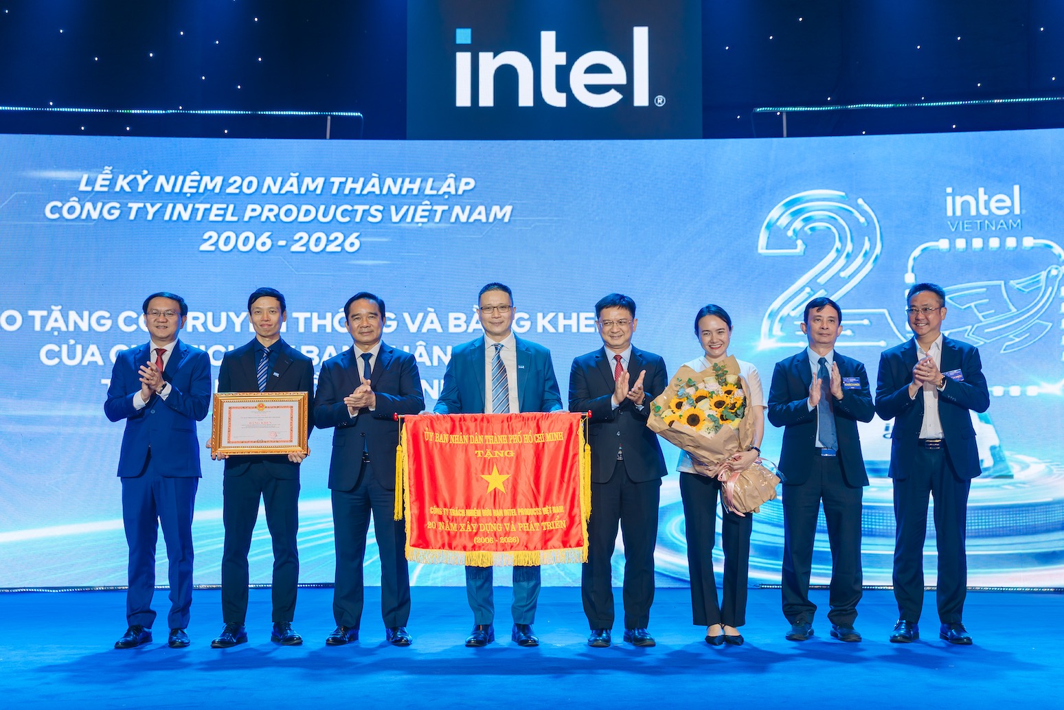 Gallery - 20 năm Intel tại Việt Nam: Từ vài trăm nhân sự đến cơ sở lắp ráp chip lớn nhất trong mạng lưới toàn cầu của Intel - image 6