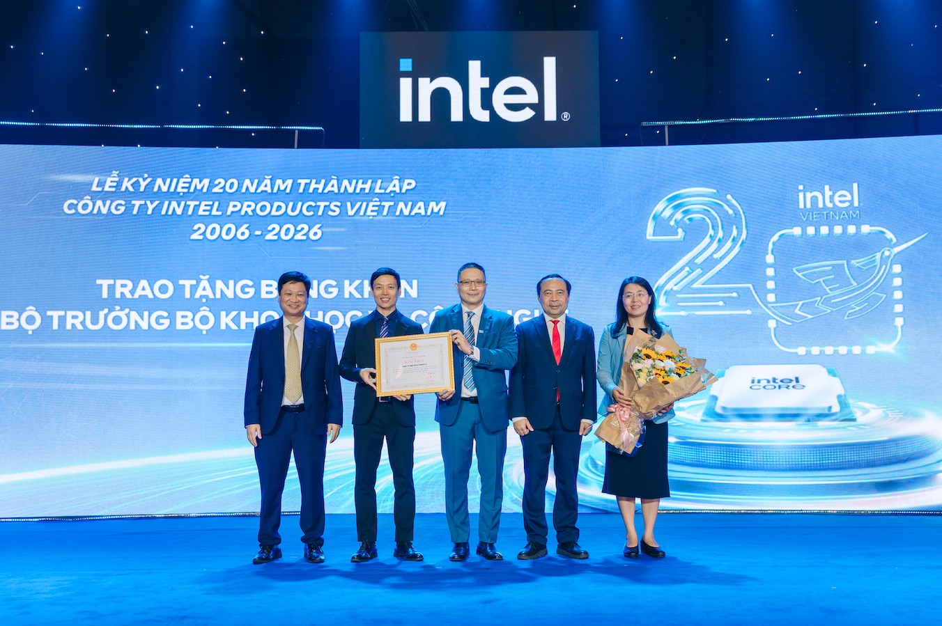 Gallery - 20 năm Intel tại Việt Nam: Từ vài trăm nhân sự đến cơ sở lắp ráp chip lớn nhất trong mạng lưới toàn cầu của Intel - image 7