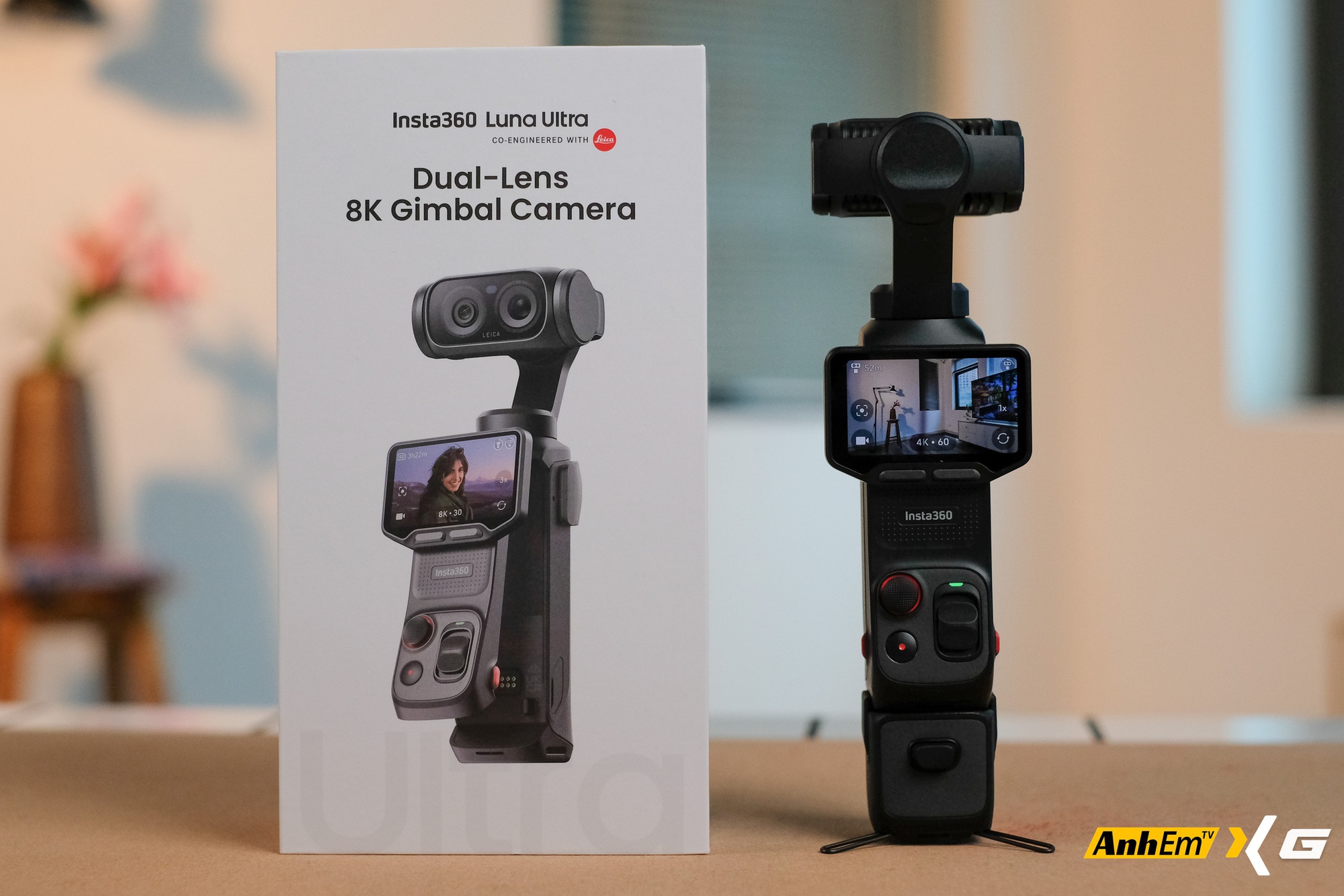 Tr&ecirc;n tay Insta360 Luna Ultra: Camera gimbal đầu ti&ecirc;n với m&agrave;n h&igrave;nh th&aacute;o rời, camera k&eacute;p Leica v&agrave; mức gi&aacute; khiến nhiều người phải suy nghĩ- Ảnh 1.