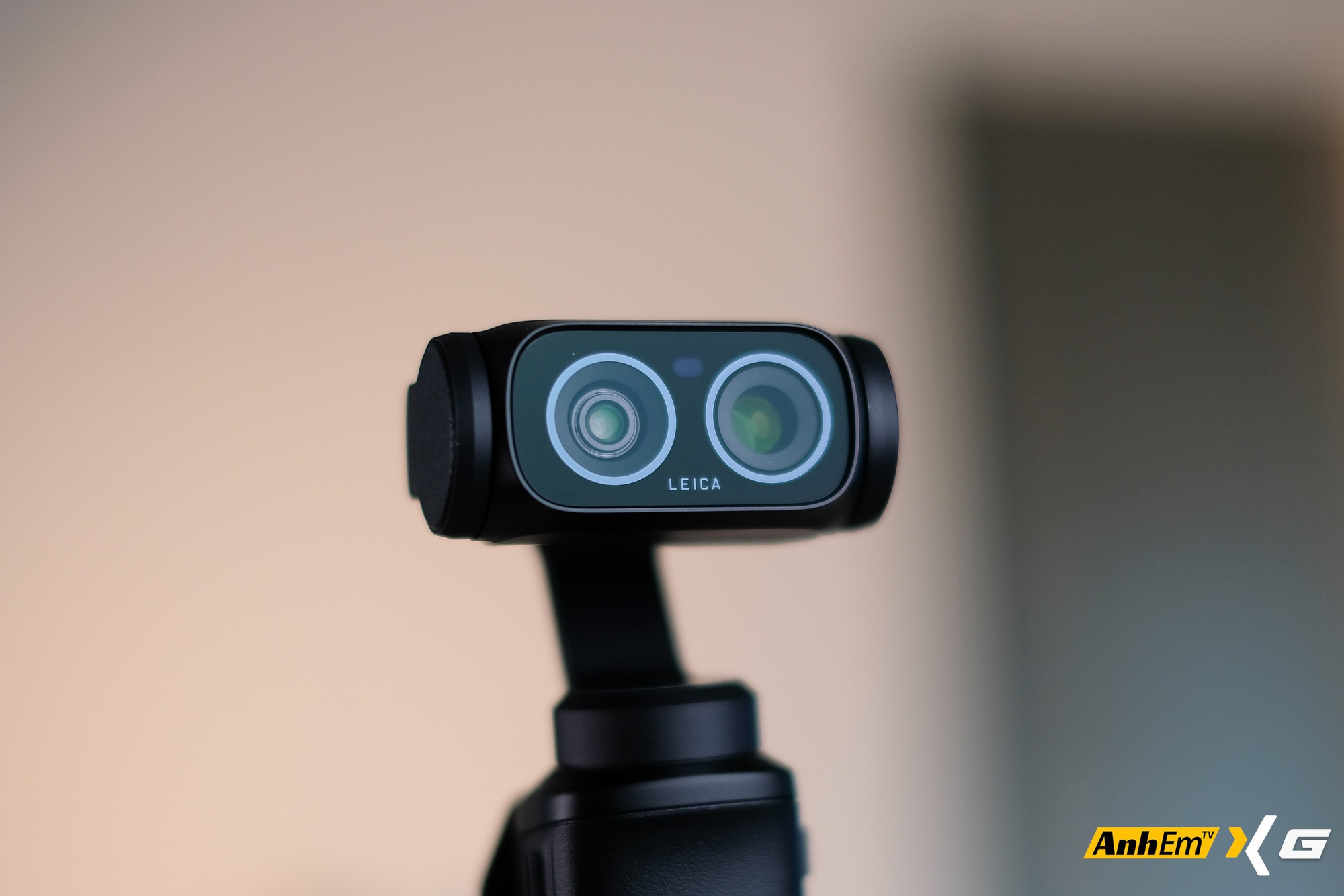 Tr&ecirc;n tay Insta360 Luna Ultra: Camera gimbal đầu ti&ecirc;n với m&agrave;n h&igrave;nh th&aacute;o rời, camera k&eacute;p Leica v&agrave; mức gi&aacute; khiến nhiều người phải suy nghĩ- Ảnh 22.
