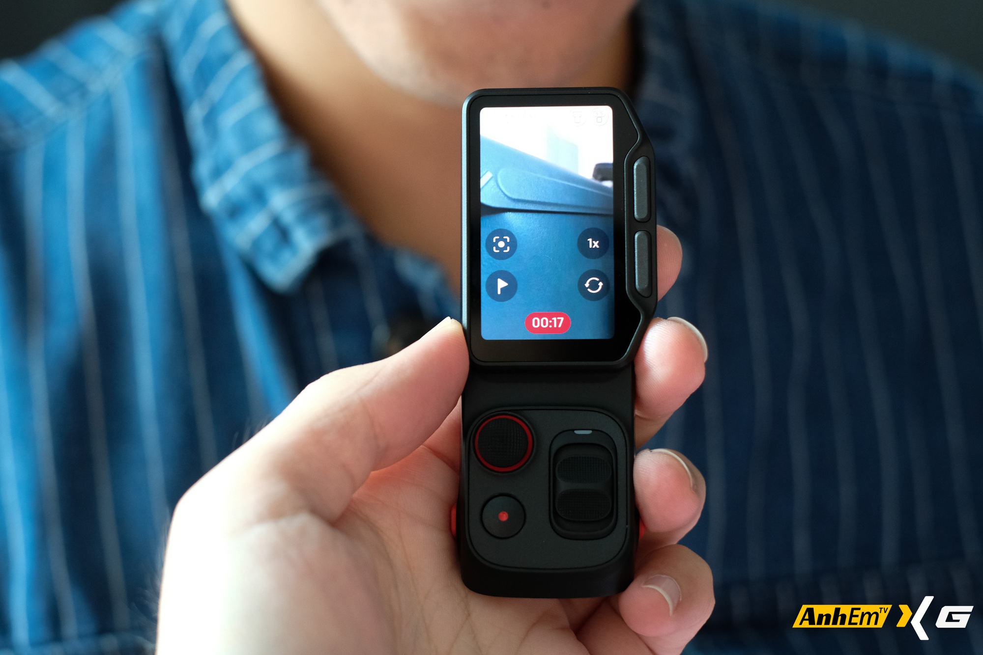 Tr&ecirc;n tay Insta360 Luna Ultra: Camera gimbal đầu ti&ecirc;n với m&agrave;n h&igrave;nh th&aacute;o rời, camera k&eacute;p Leica v&agrave; mức gi&aacute; khiến nhiều người phải suy nghĩ- Ảnh 20.