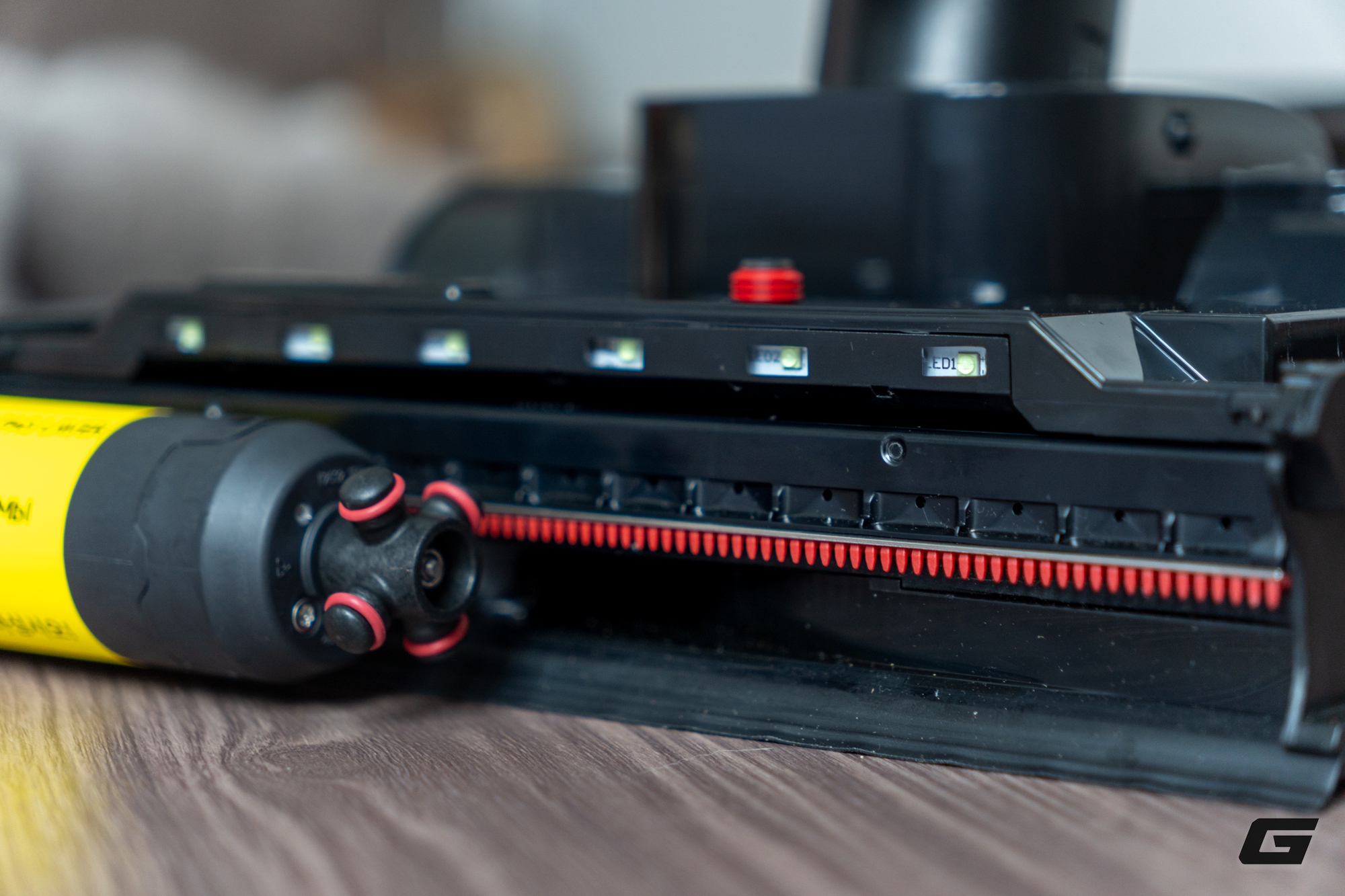 Trải nghiệm m&aacute;y h&uacute;t bụi lau s&agrave;n Dreame H16 Steam: Biết tự giặt, tự sấy v&agrave; c&ograve;n phun hơi nước n&oacute;ng - d&ugrave;ng xong kh&ocirc;ng muốn quay lại c&acirc;y lau nh&agrave; nữa - Ảnh 26.