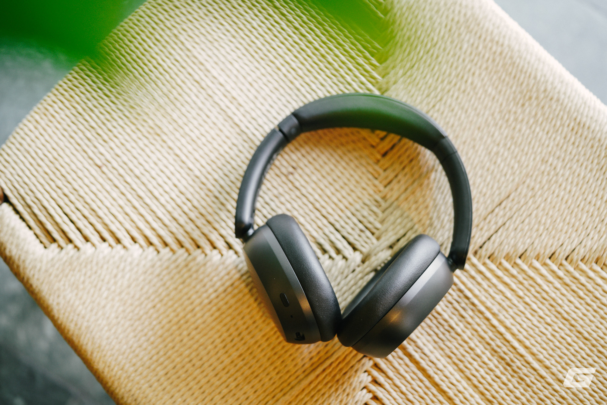  Thiết kế tối giản, chống ồn mạnh, chất âm "siêu bass"- Ảnh 3.