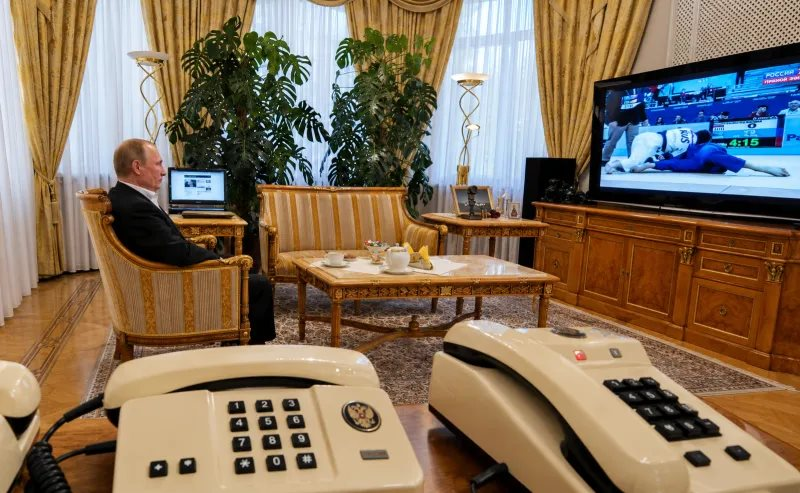 73 tuổi rồi, Tổng thống Putin vẫn quyết "nói không" với iPhone hay Android, vậy mọi người liên lạc với ông kiểu gì?- Ảnh 3.