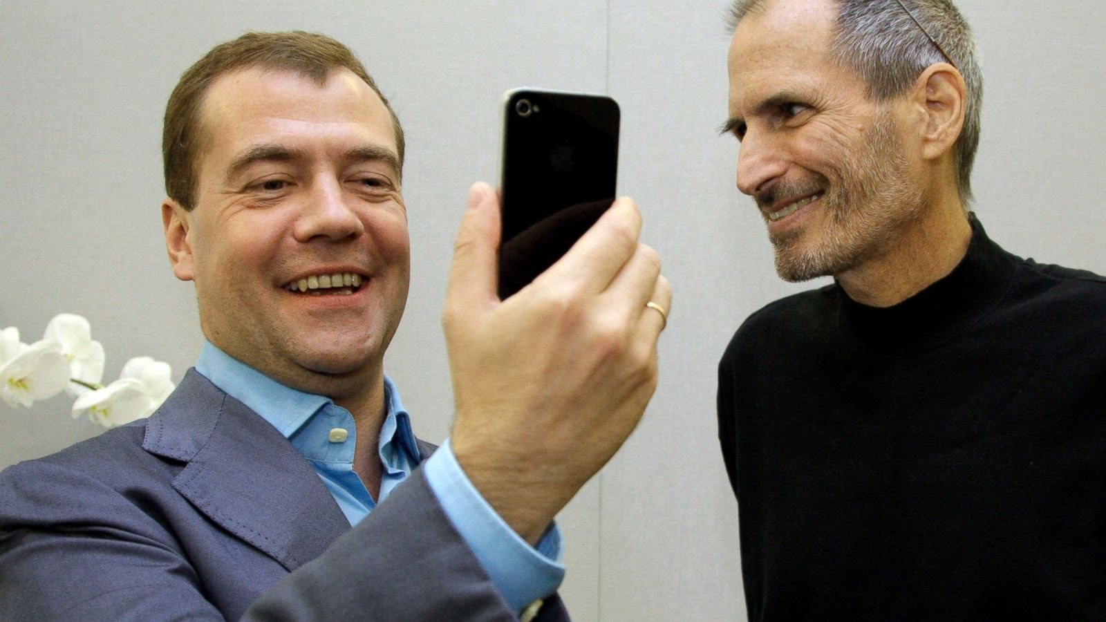 73 tuổi rồi, Tổng thống Putin vẫn quyết "nói không" với iPhone hay Android, vậy mọi người liên lạc với ông kiểu gì?- Ảnh 2.