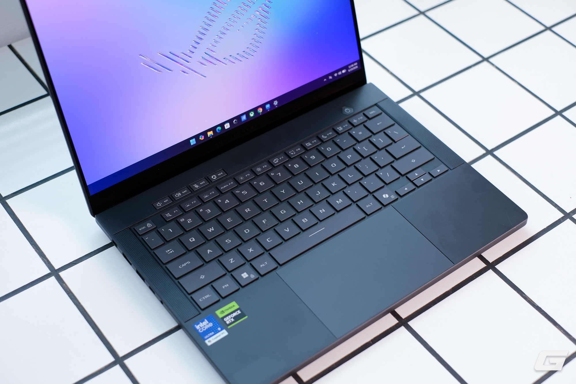  Chia tay AMD sau 6 năm, ASUS đặt cược vào Intel để giải quyết điểm yếu lớn nhất của dòng máy này - Ảnh 2.