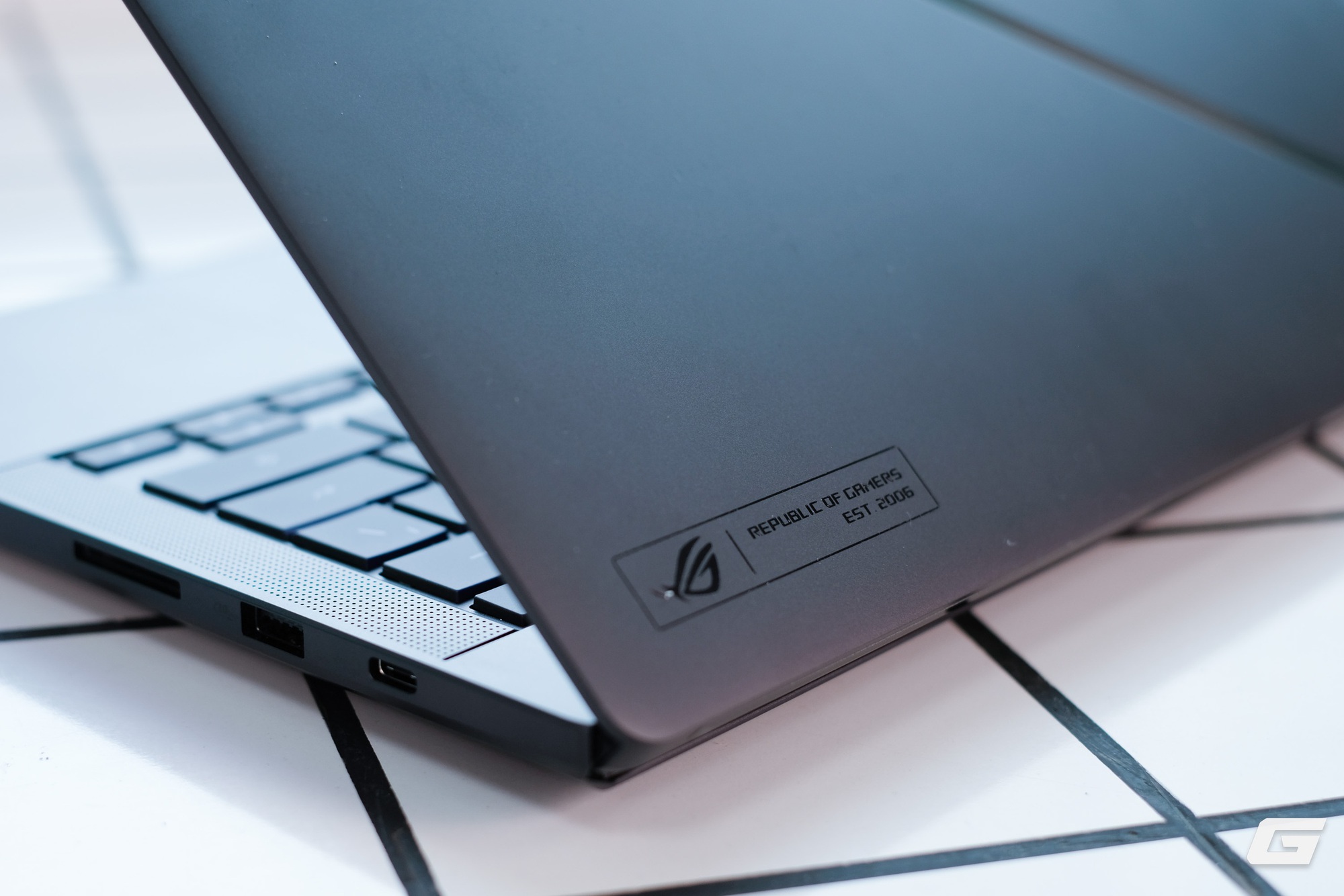  Chia tay AMD sau 6 năm, ASUS đặt cược vào Intel để giải quyết điểm yếu lớn nhất của dòng máy này - Ảnh 1.