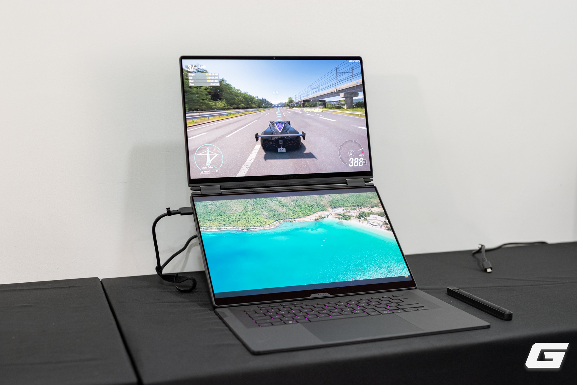  Laptop gaming màn hình kép thì có gì đặc biệt - Ảnh 1.
