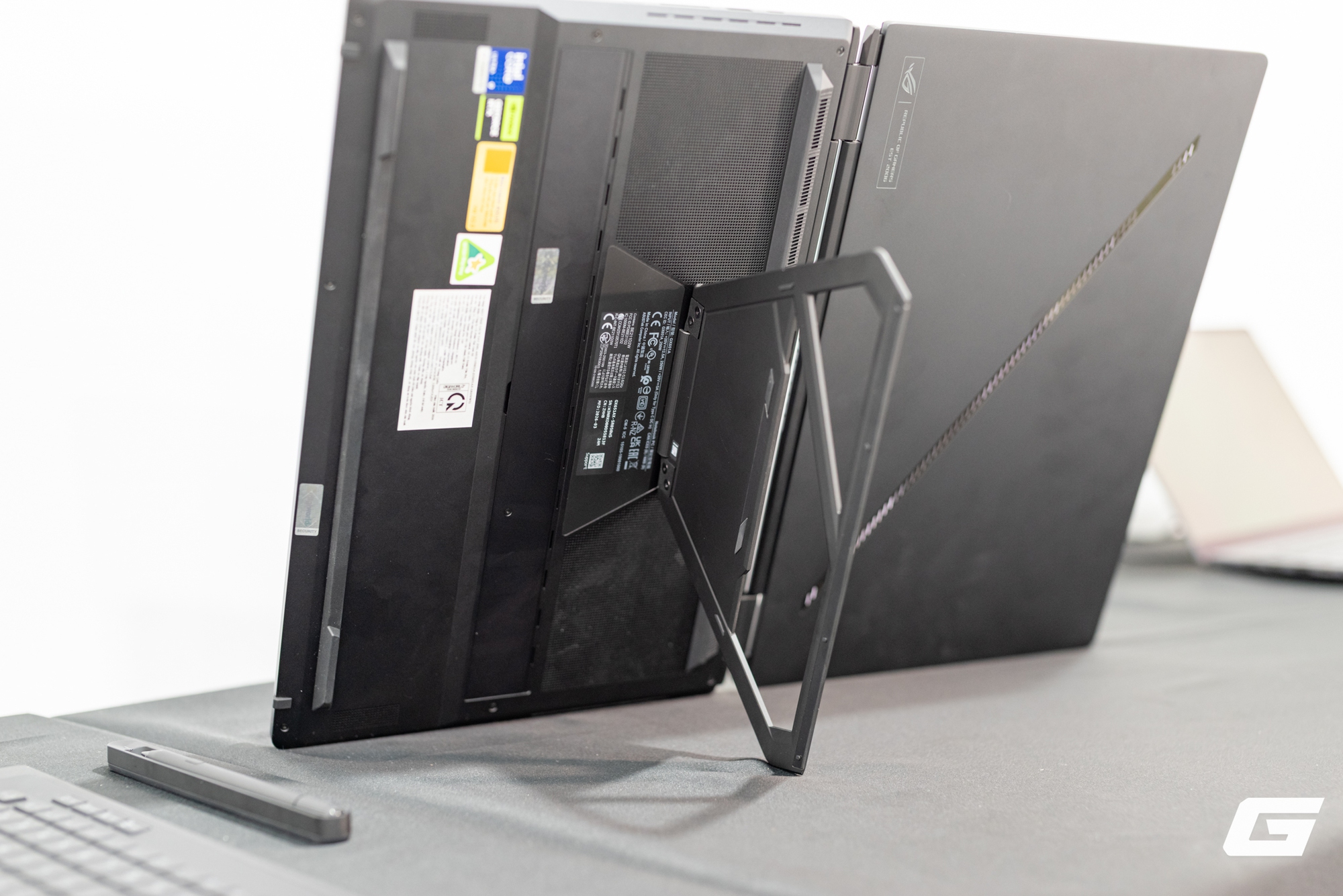  Laptop gaming màn hình kép thì có gì đặc biệt - Ảnh 2.
