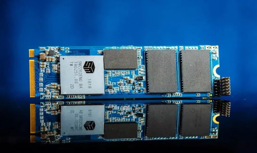  Thị trường SSD bán lẻ gần như bị bóp nghẹt, AI hút sạch nguồn cung chip- Ảnh 1.