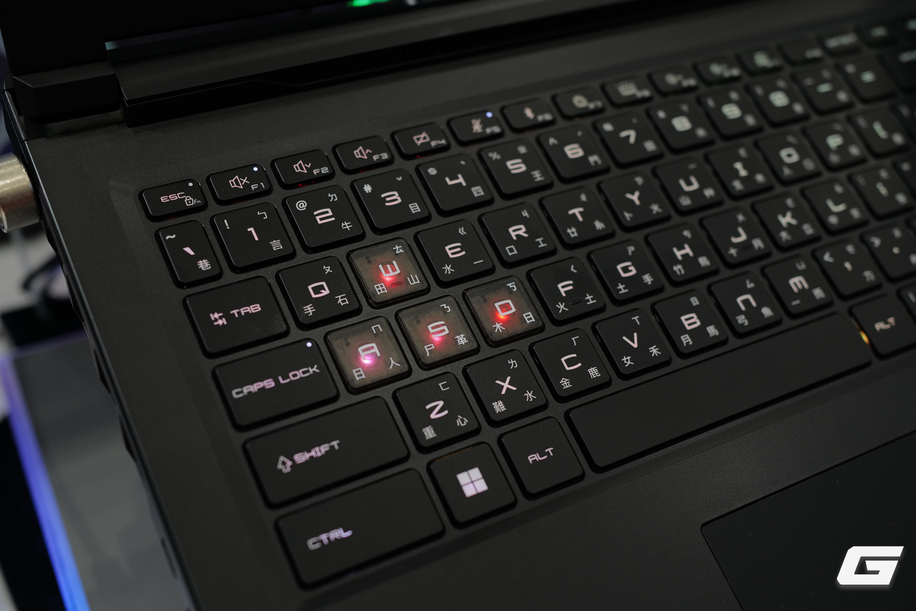 Gallery - Đây là những mẫu laptop MSI đáng chú ý nhất tại Computex 2026: từ Titan 18 HX “Thiên Long” đến Toy Story và Claw 8 EX AI+ - image 9