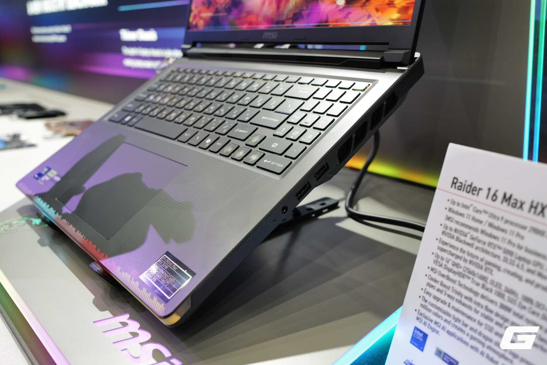 Gallery - Đây là những mẫu laptop MSI đáng chú ý nhất tại Computex 2026: từ Titan 18 HX “Thiên Long” đến Toy Story và Claw 8 EX AI+ - image 12