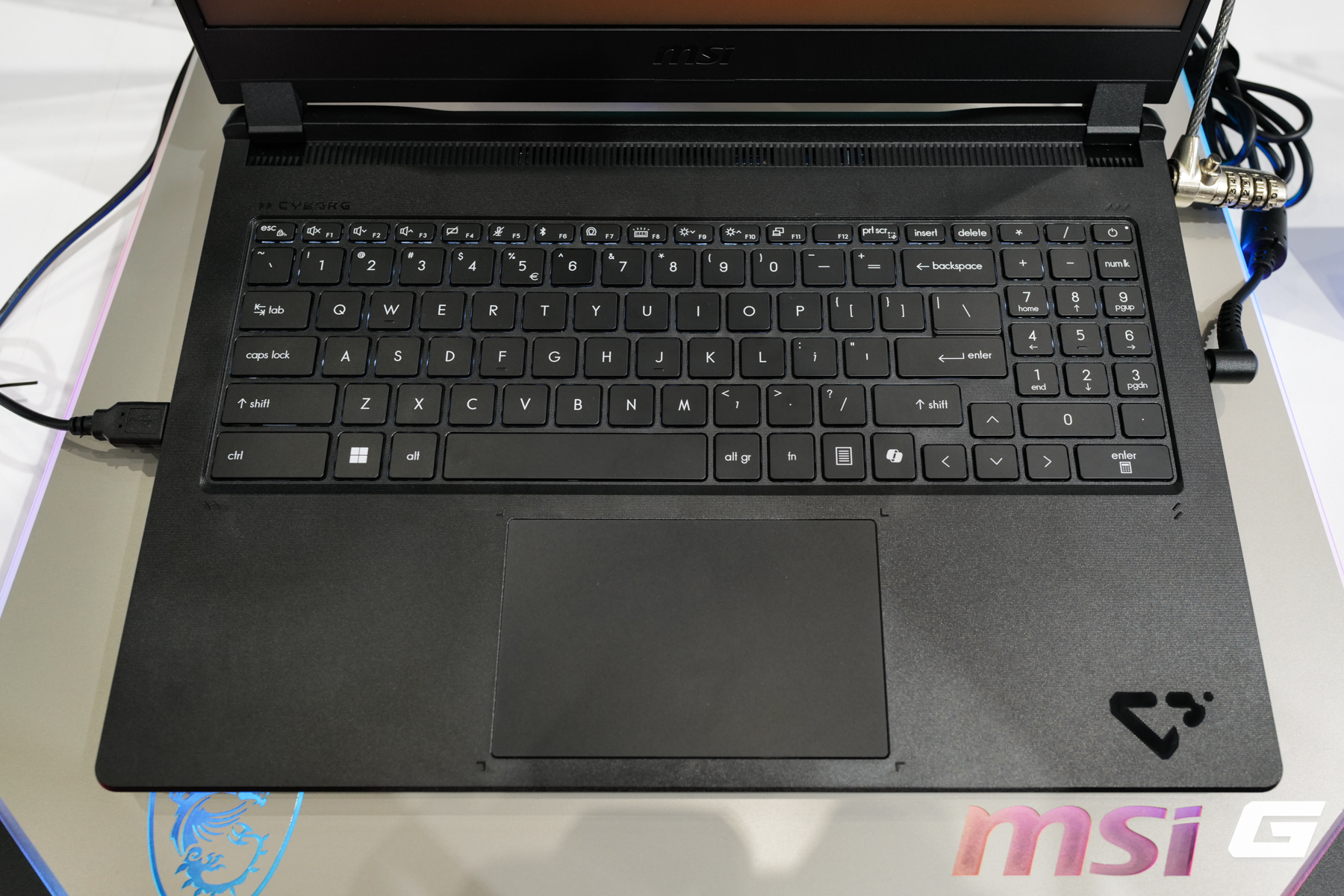 Gallery - Đây là những mẫu laptop MSI đáng chú ý nhất tại Computex 2026: từ Titan 18 HX “Thiên Long” đến Toy Story và Claw 8 EX AI+ - image 18