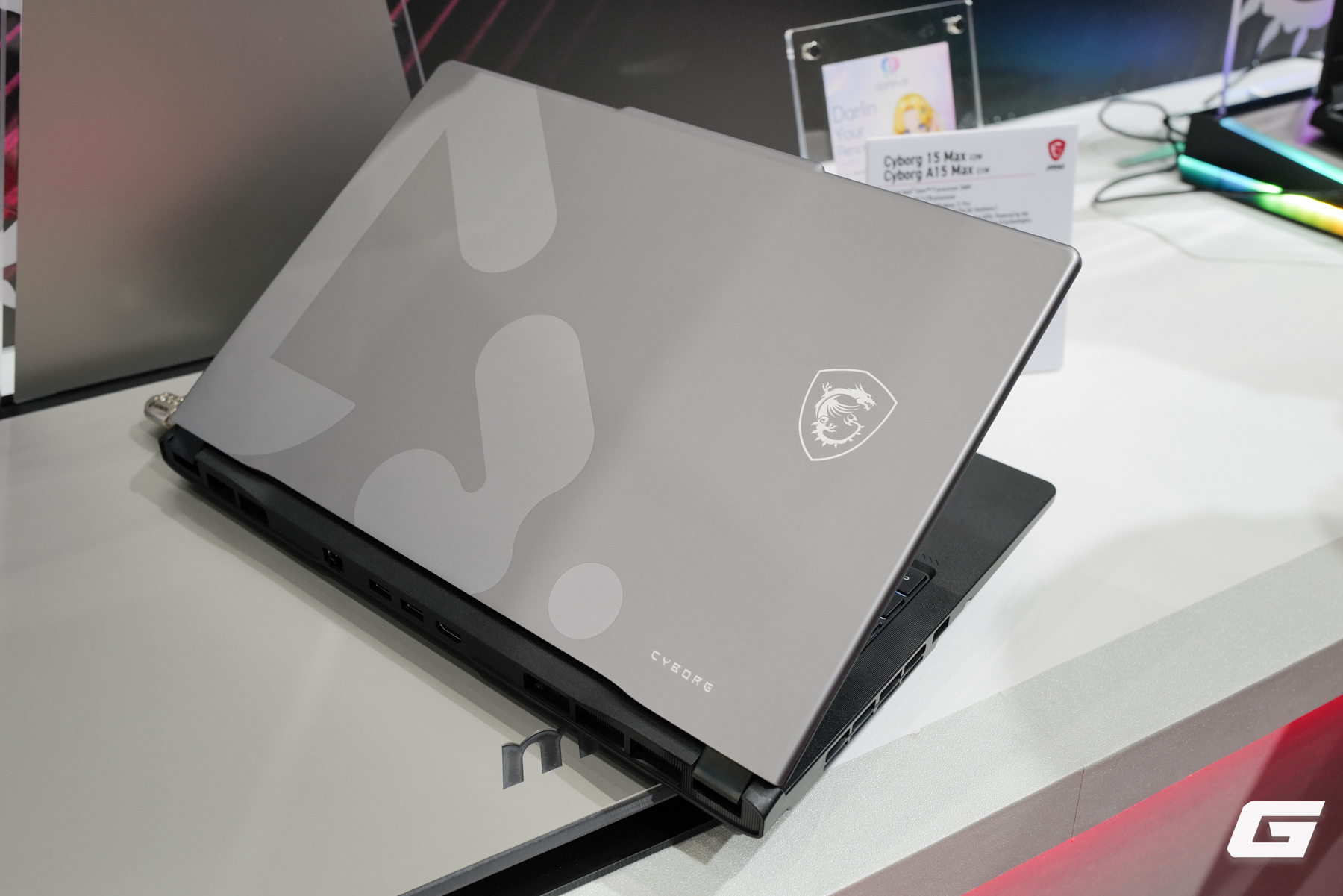 Gallery - Đây là những mẫu laptop MSI đáng chú ý nhất tại Computex 2026: từ Titan 18 HX “Thiên Long” đến Toy Story và Claw 8 EX AI+ - image 19