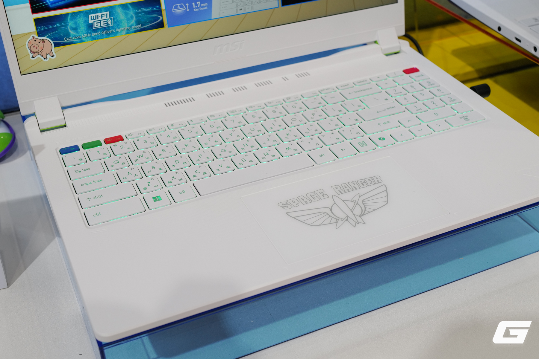 Gallery - Đây là những mẫu laptop MSI đáng chú ý nhất tại Computex 2026: từ Titan 18 HX “Thiên Long” đến Toy Story và Claw 8 EX AI+ - image 21