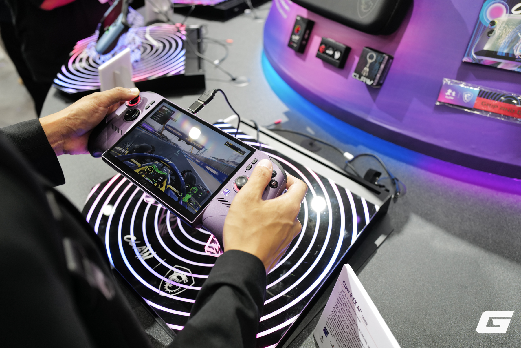 Gallery - Đây là những mẫu laptop MSI đáng chú ý nhất tại Computex 2026: từ Titan 18 HX “Thiên Long” đến Toy Story và Claw 8 EX AI+ - image 30