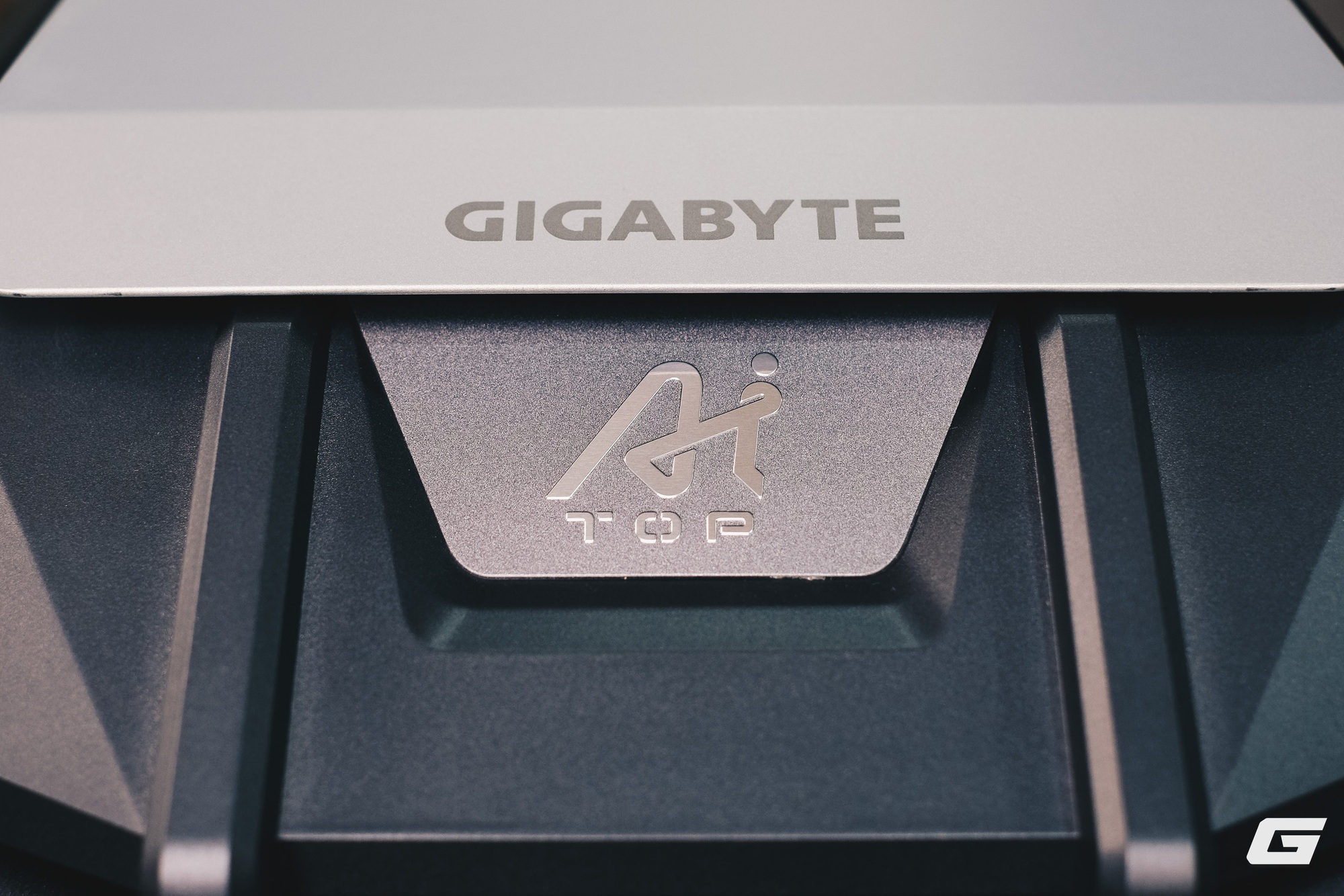 Cận cảnh bộ PC AI gi&aacute; 1 tỷ đồng tại Việt Nam: Ri&ecirc;ng tiền RAM 768GB đ&atilde; mất 600 triệu đồng, nhưng doanh nghiệp vẫn mạnh tay mua liền 4 bộ- Ảnh 15.