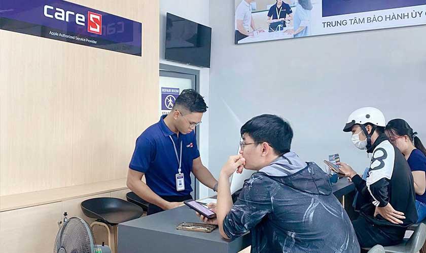 Địa chỉ thay màn hình iPhone chính hãng uy tín hiện nay - Ảnh 4. Địa chỉ thay màn hình iPhone chính hãng uy tín hiện nay - Ảnh 4.