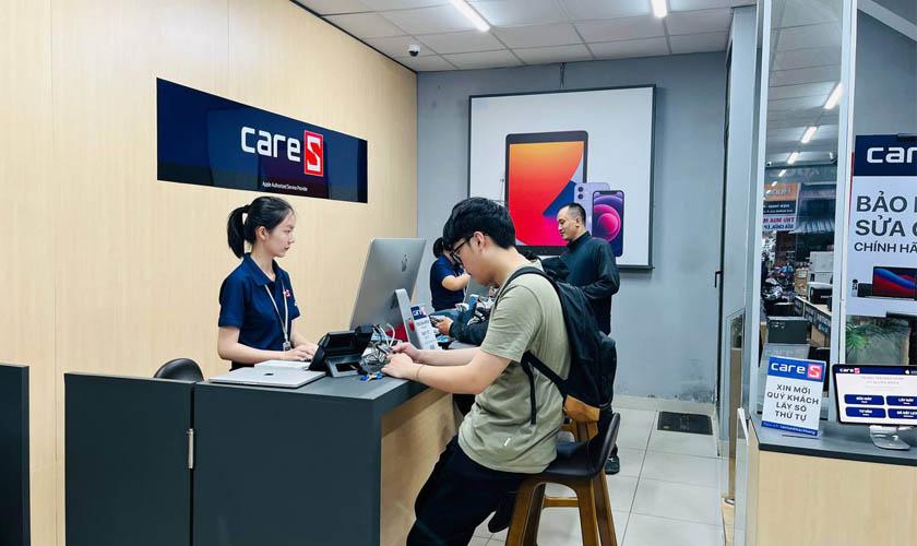Địa chỉ thay màn hình iPhone chính hãng uy tín hiện nay - Ảnh 5. Địa chỉ thay màn hình iPhone chính hãng uy tín hiện nay - Ảnh 5.