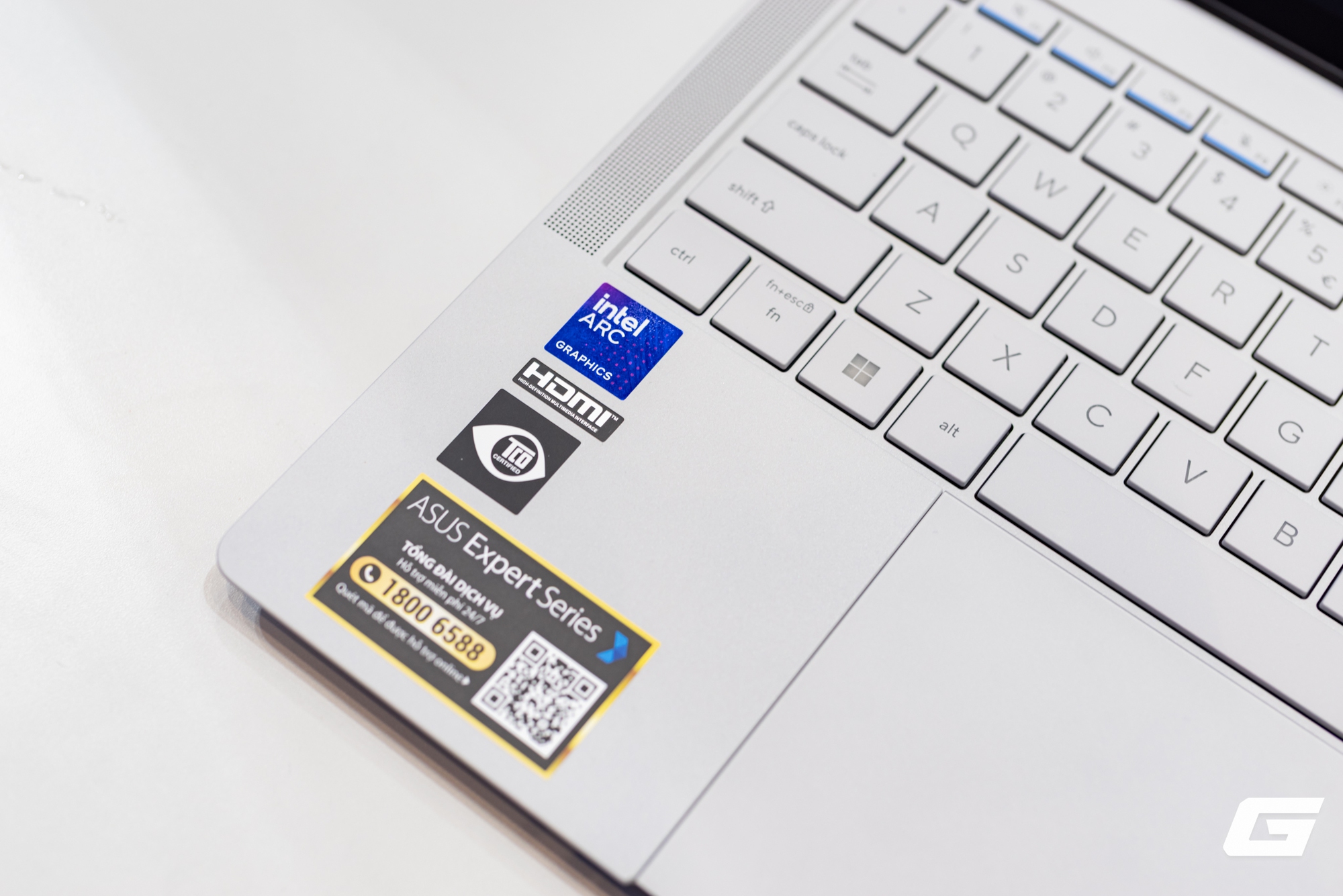 ASUS tr&igrave;nh l&agrave;ng ExpertBook Ultra: Laptop doanh nh&acirc;n si&ecirc;u nhẹ dưới 1kg, d&ugrave;ng Intel Core Ultra thế hệ 3, m&agrave;n h&igrave;nh Tandem OLED, gi&aacute; từ 68 triệu đồng - Ảnh 5.