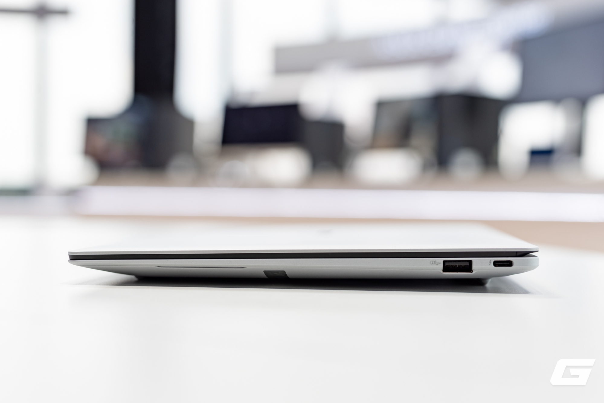 ASUS tr&igrave;nh l&agrave;ng ExpertBook Ultra: Laptop doanh nh&acirc;n si&ecirc;u nhẹ dưới 1kg, d&ugrave;ng Intel Core Ultra thế hệ 3, m&agrave;n h&igrave;nh Tandem OLED, gi&aacute; từ 68 triệu đồng - Ảnh 4.