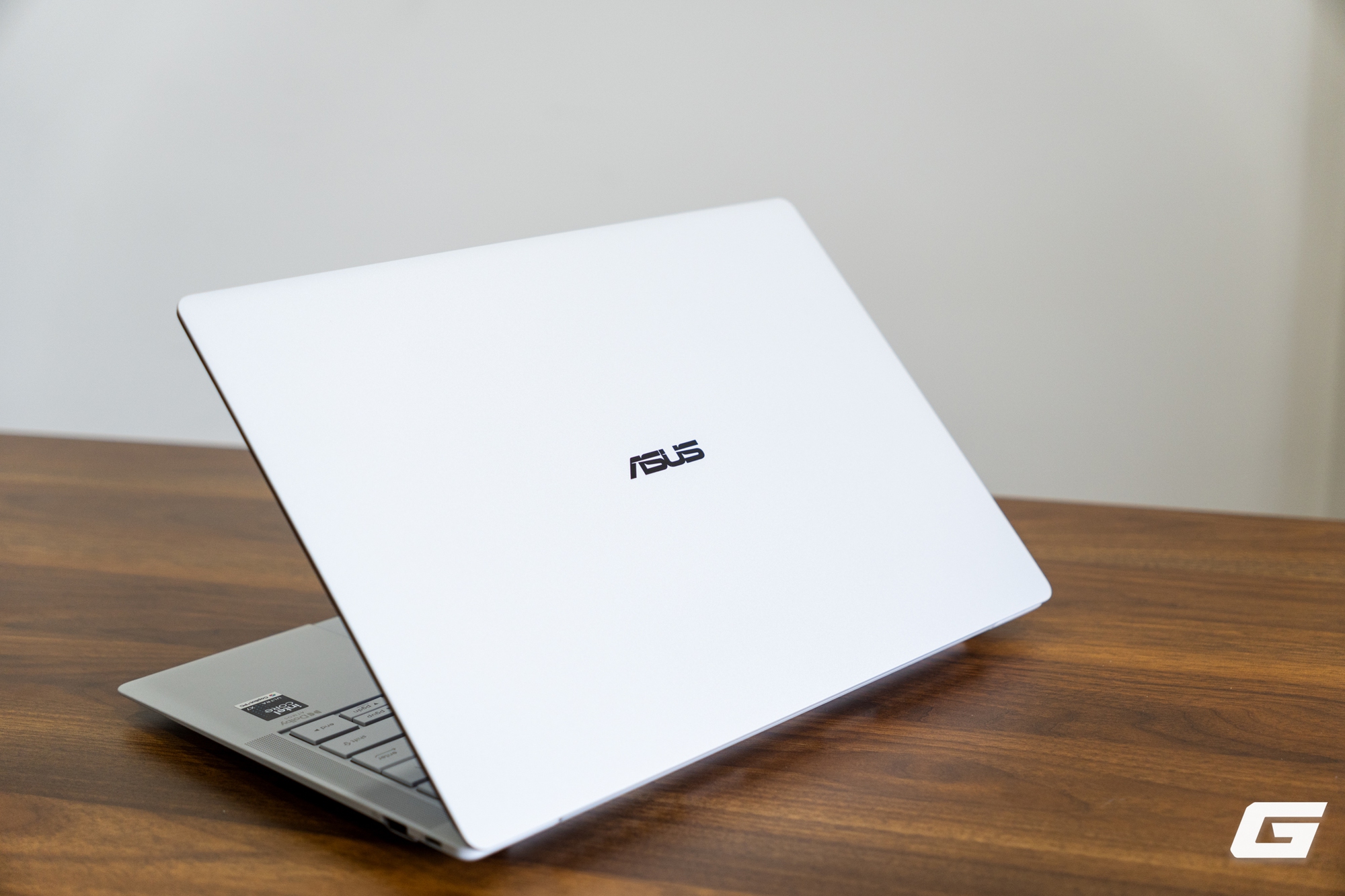ASUS ExpertBook Ultra: flagship laptop doanh nghiệp gi&aacute; 100 triệu, nặng chưa đến 1kg m&agrave; sức mạnh kh&ocirc;ng thể xem nhẹ - Ảnh 8.
