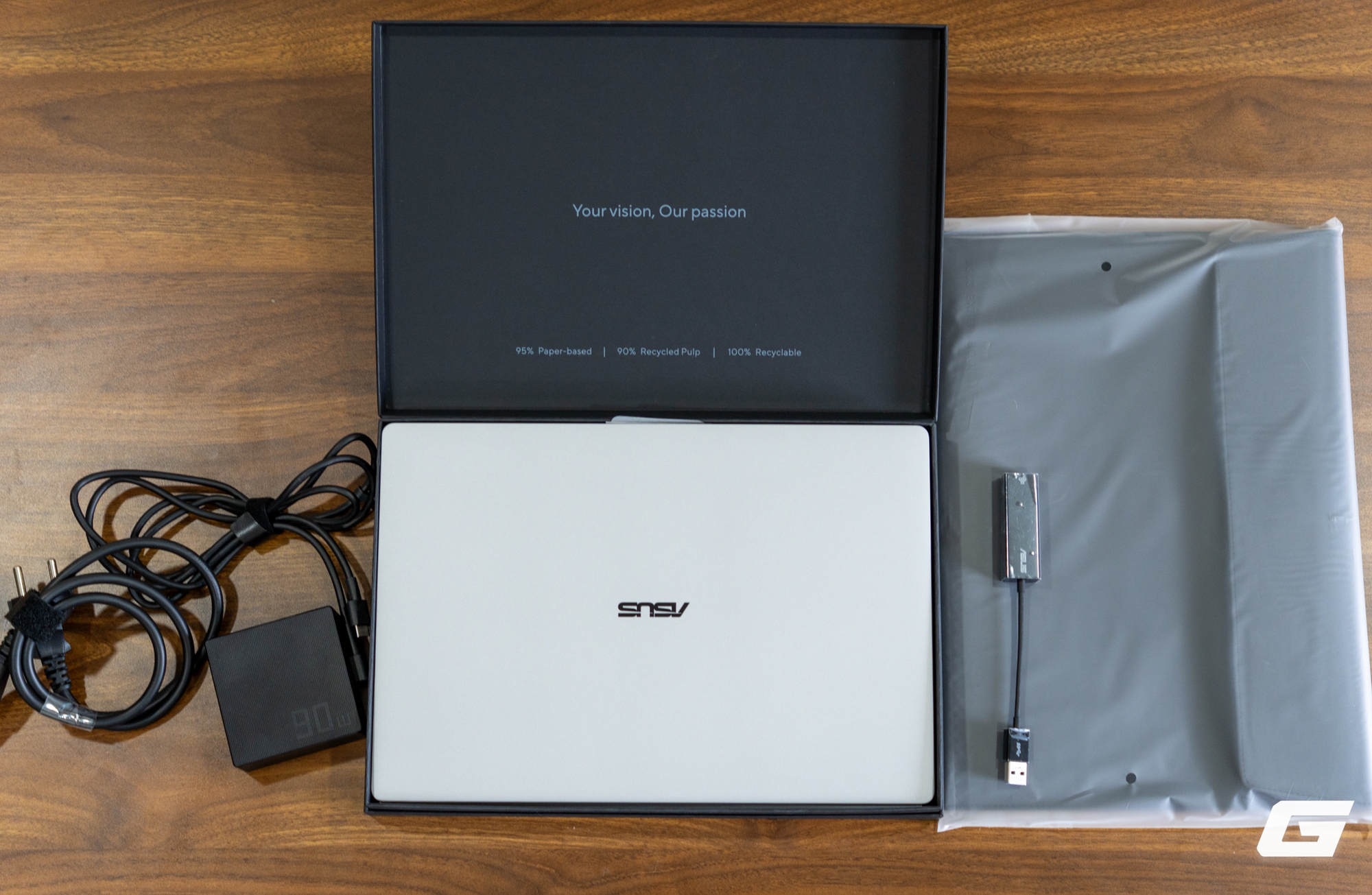 ASUS ExpertBook Ultra: flagship laptop doanh nghiệp gi&aacute; 100 triệu, nặng chưa đến 1kg m&agrave; sức mạnh kh&ocirc;ng thể xem nhẹ - Ảnh 1.