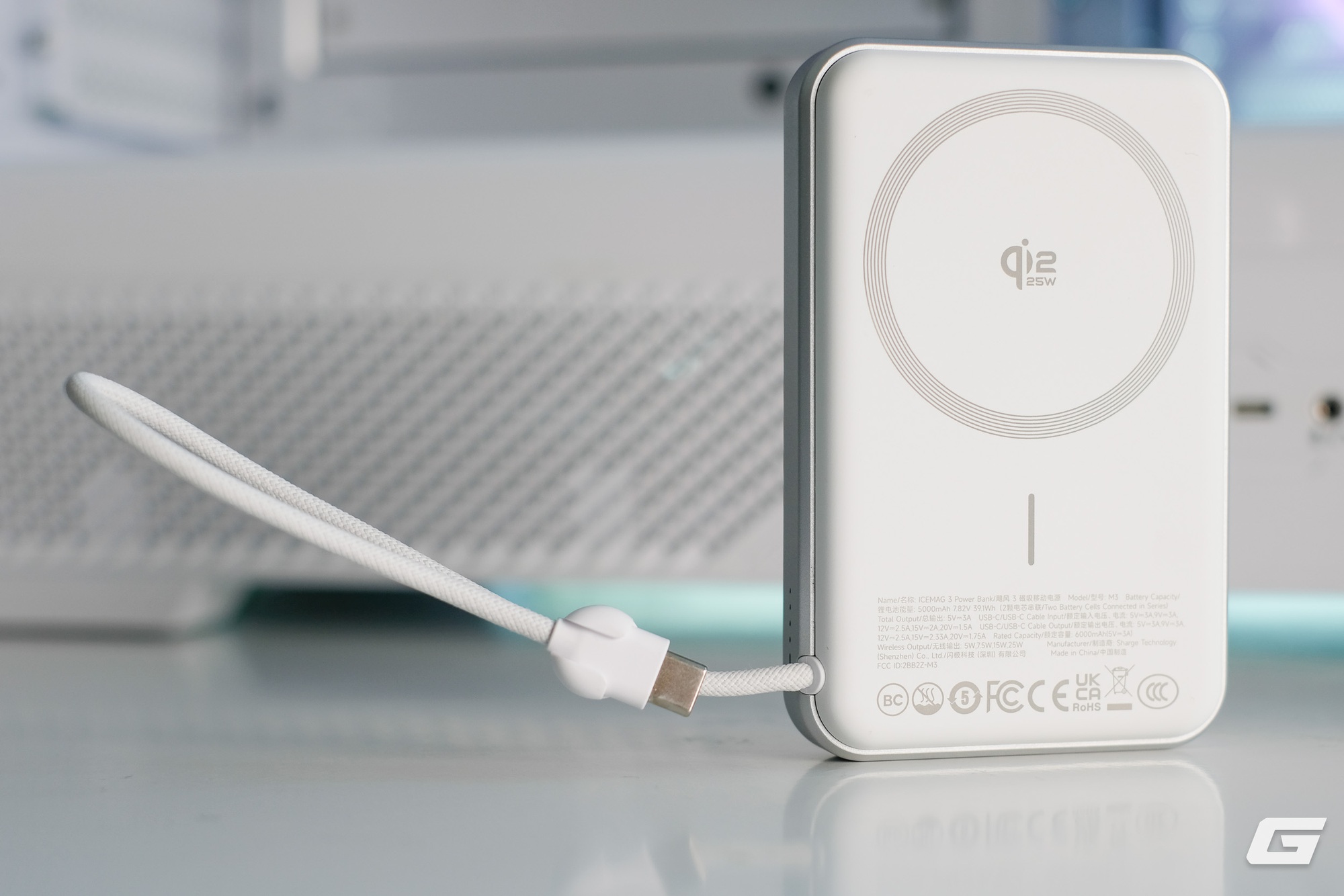 Tr&ecirc;n tay vi&ecirc;n pin MagSafe &ldquo;kh&ocirc;ng giống ai&rdquo; với quạt RGB, thiết kế đậm chất Cyberpunk, chuẩn Qi2.2 xịn nhất hiện nay - Ảnh 11.