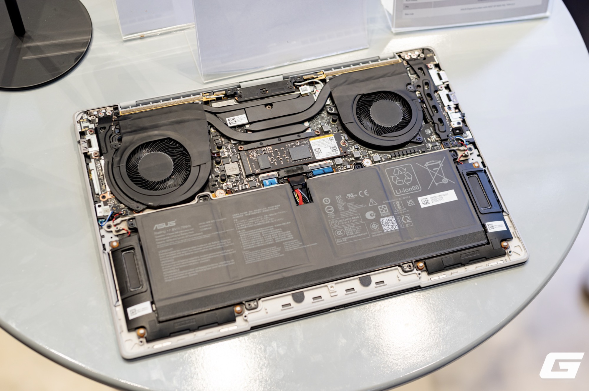 ASUS ExpertBook Ultra: flagship laptop doanh nghiệp gi&aacute; 100 triệu, nặng chưa đến 1kg m&agrave; sức mạnh kh&ocirc;ng thể xem nhẹ - Ảnh 39.