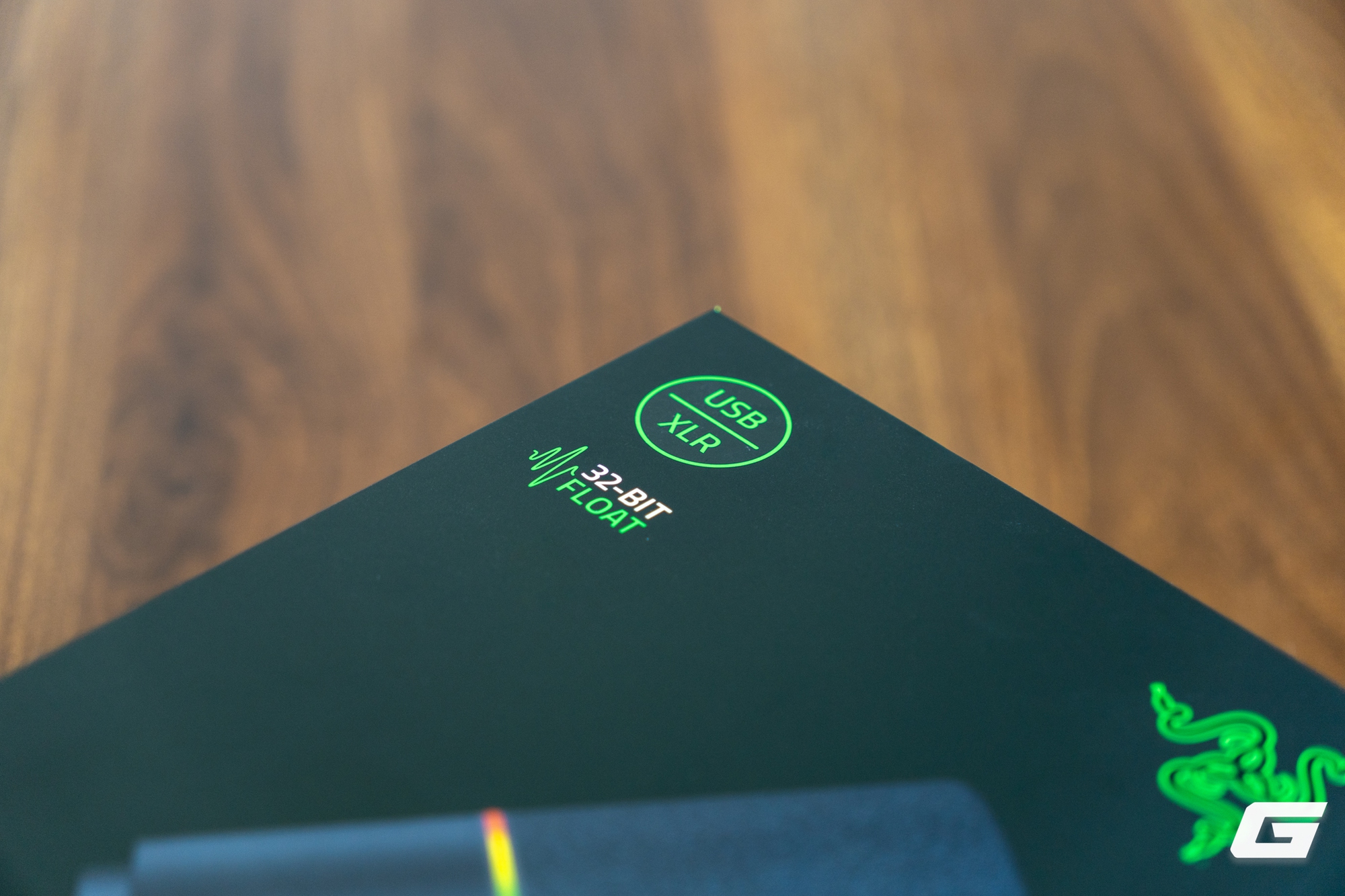 Tr&ecirc;n tay Razer Seiren V3 Pro: Chiếc microphone XLR đầu ti&ecirc;n v&agrave; cũng &ldquo;chuẩn studio&rdquo; nhất của Razer- Ảnh 4.
