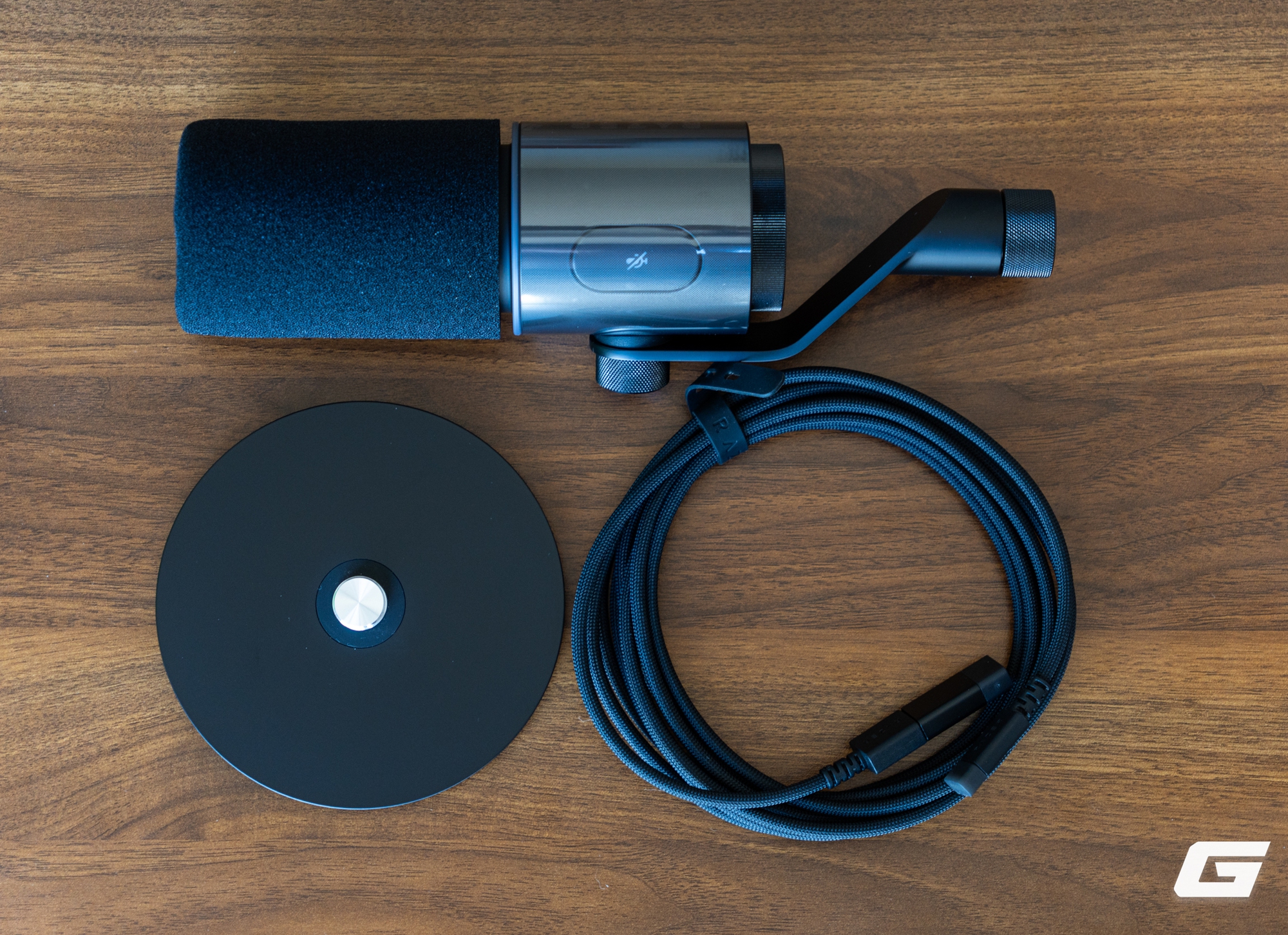 Tr&ecirc;n tay Razer Seiren V3 Pro: Chiếc microphone XLR đầu ti&ecirc;n v&agrave; cũng &ldquo;chuẩn studio&rdquo; nhất của Razer- Ảnh 8.