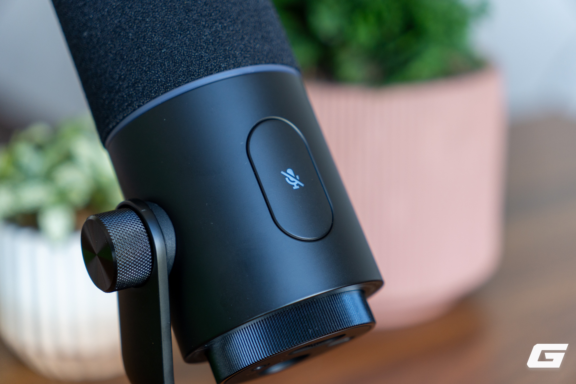 Tr&ecirc;n tay Razer Seiren V3 Pro: Chiếc microphone XLR đầu ti&ecirc;n v&agrave; cũng &ldquo;chuẩn studio&rdquo; nhất của Razer- Ảnh 12.