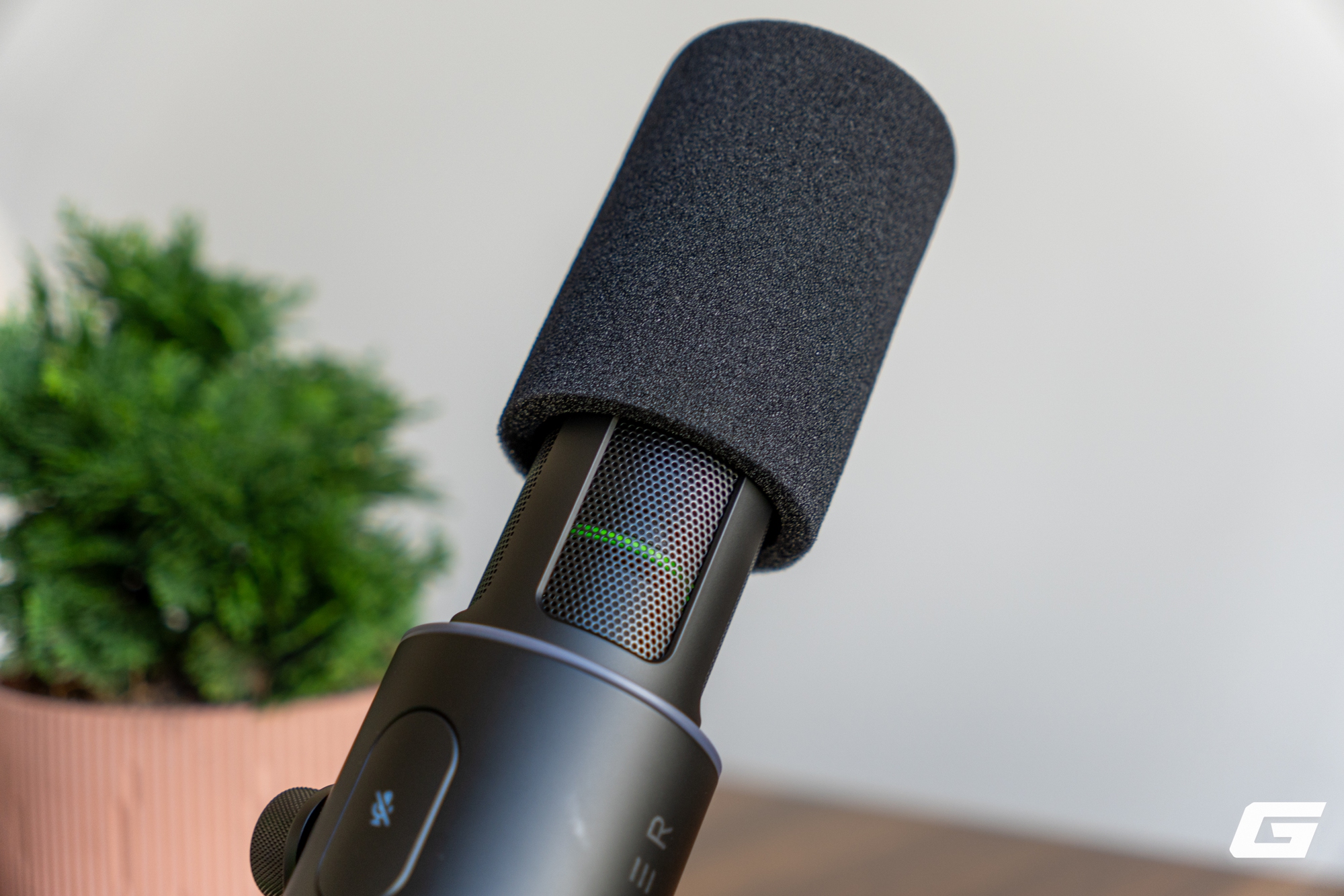 Tr&ecirc;n tay Razer Seiren V3 Pro: Chiếc microphone XLR đầu ti&ecirc;n v&agrave; cũng &ldquo;chuẩn studio&rdquo; nhất của Razer- Ảnh 16.