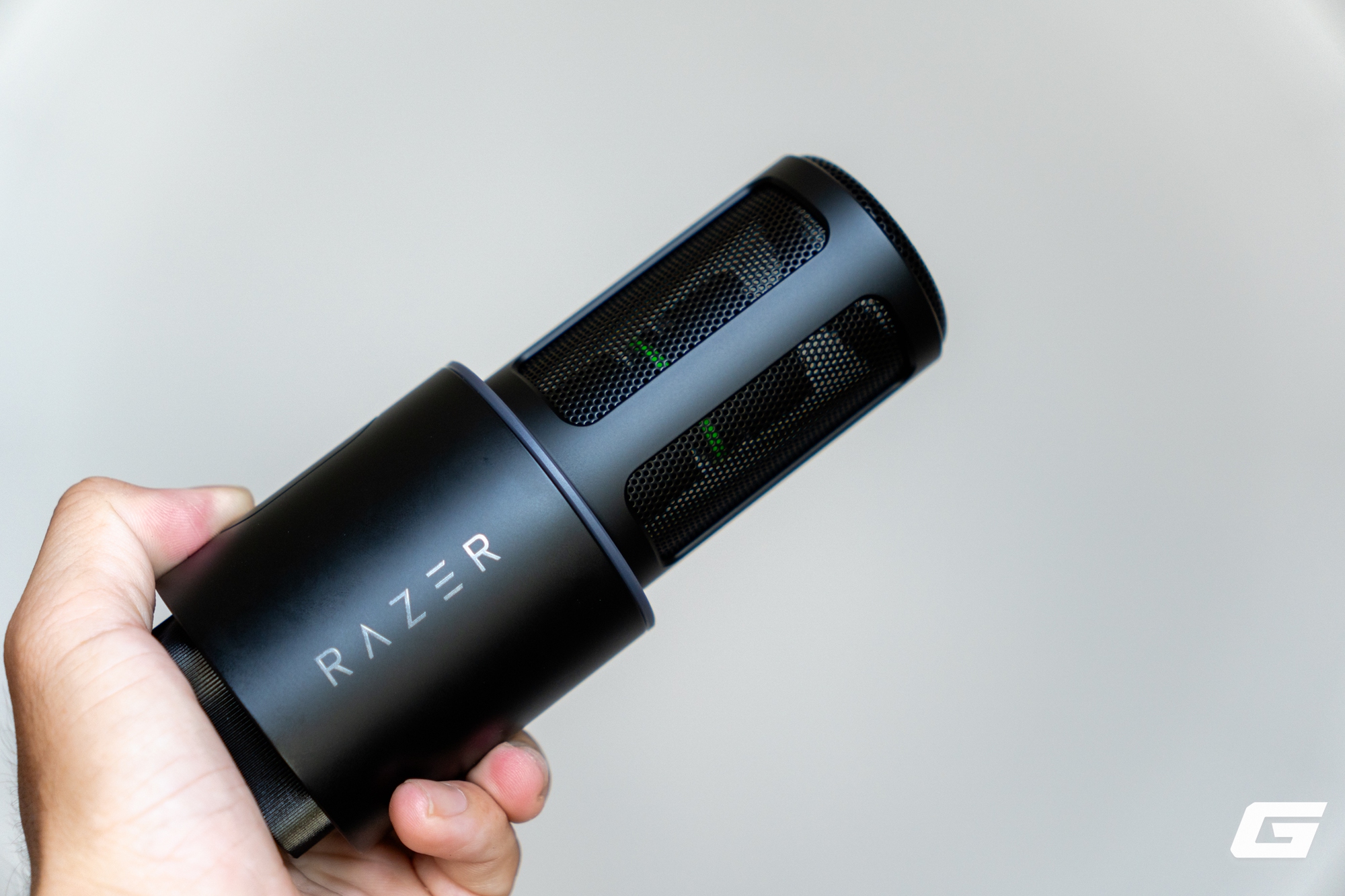 Tr&ecirc;n tay Razer Seiren V3 Pro: Chiếc microphone XLR đầu ti&ecirc;n v&agrave; cũng &ldquo;chuẩn studio&rdquo; nhất của Razer- Ảnh 11.