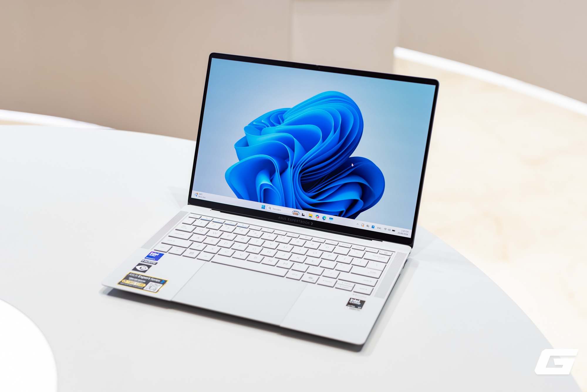 Gen Z kh&ocirc;ng c&ograve;n chấp nhận những chiếc laptop văn ph&ograve;ng &ldquo;d&agrave;y, nặng v&agrave; chậm&rdquo;: Thị trường doanh nghiệp Việt Nam đang thay đổi ra sao? - Ảnh 2.