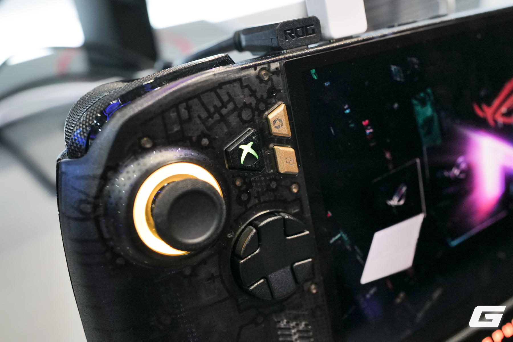 Dạo quanh gian h&agrave;ng ASUS ROG tại Computex 2026: Laptop SCAR 18 với m&agrave;n 4K 240Hz, Xbox Ally kỷ niệm 20 năm v&agrave; concept handheld đầy hứa hẹn - Ảnh 8.