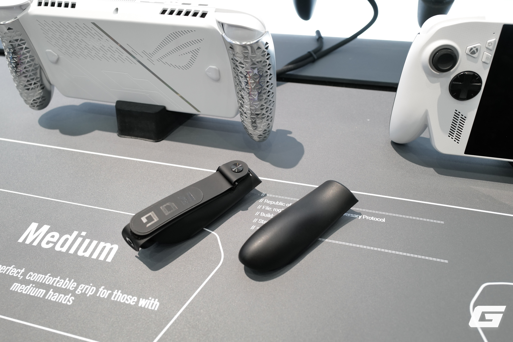 Dạo quanh gian h&agrave;ng ASUS ROG tại Computex 2026: Laptop SCAR 18 với m&agrave;n 4K 240Hz, Xbox Ally kỷ niệm 20 năm v&agrave; concept handheld đầy hứa hẹn - Ảnh 24.