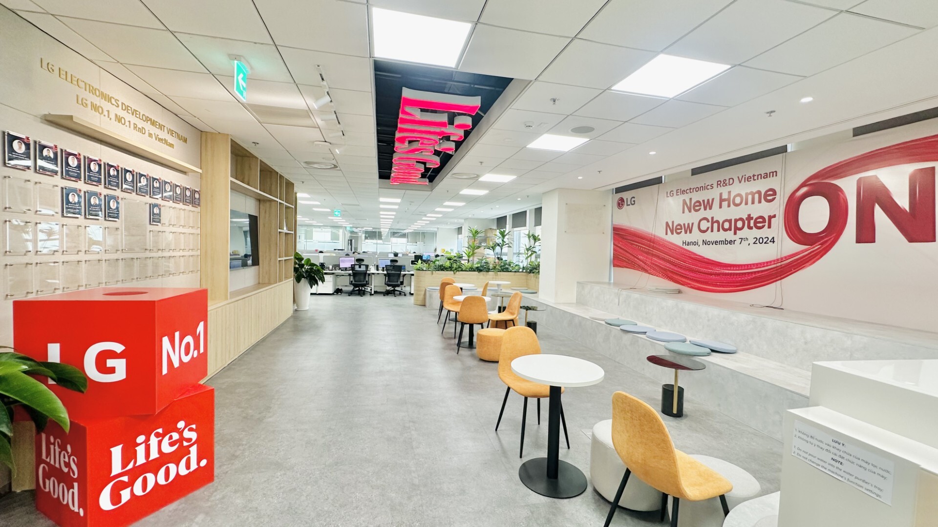 LG kỷ niệm 10 năm ph&aacute;t triển phần mềm &ocirc; t&ocirc; tại Việt Nam - Ảnh 1.