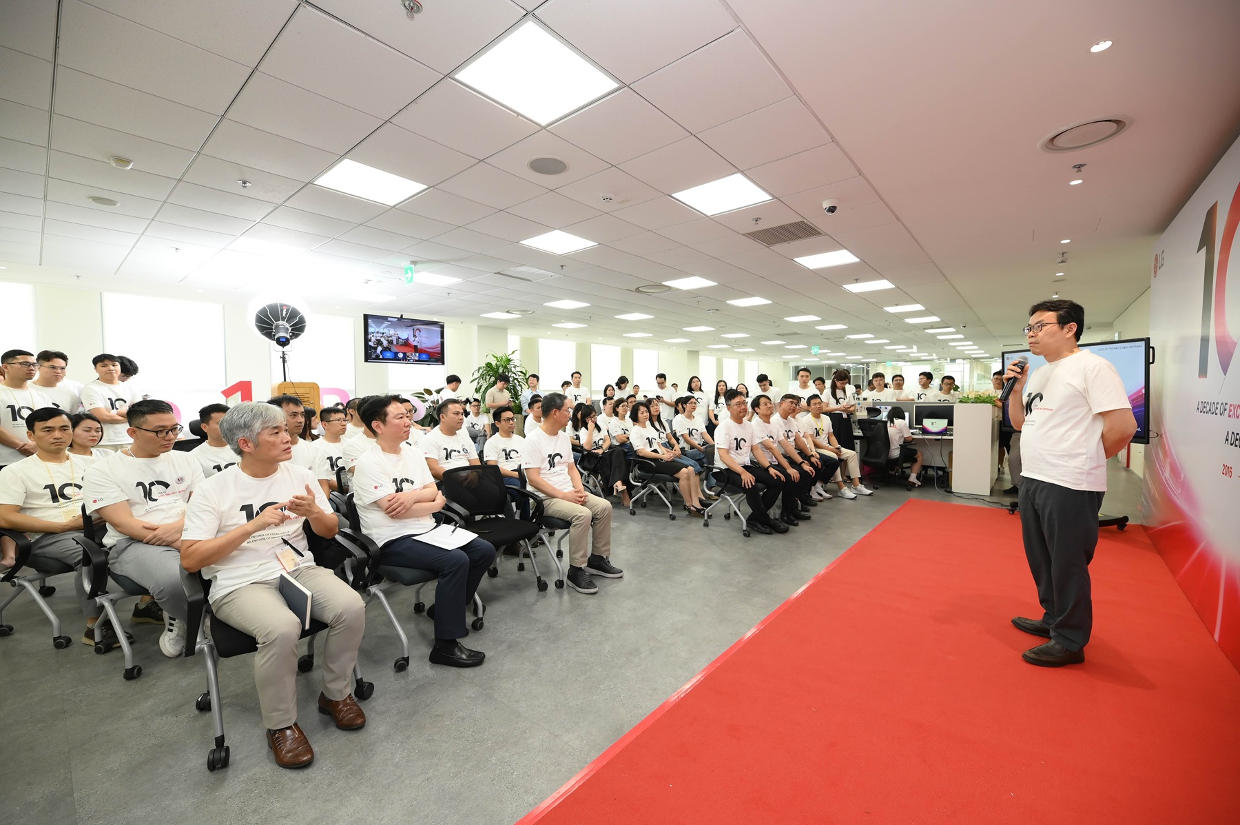 LG kỷ niệm 10 năm ph&aacute;t triển phần mềm &ocirc; t&ocirc; tại Việt Nam - Ảnh 2.