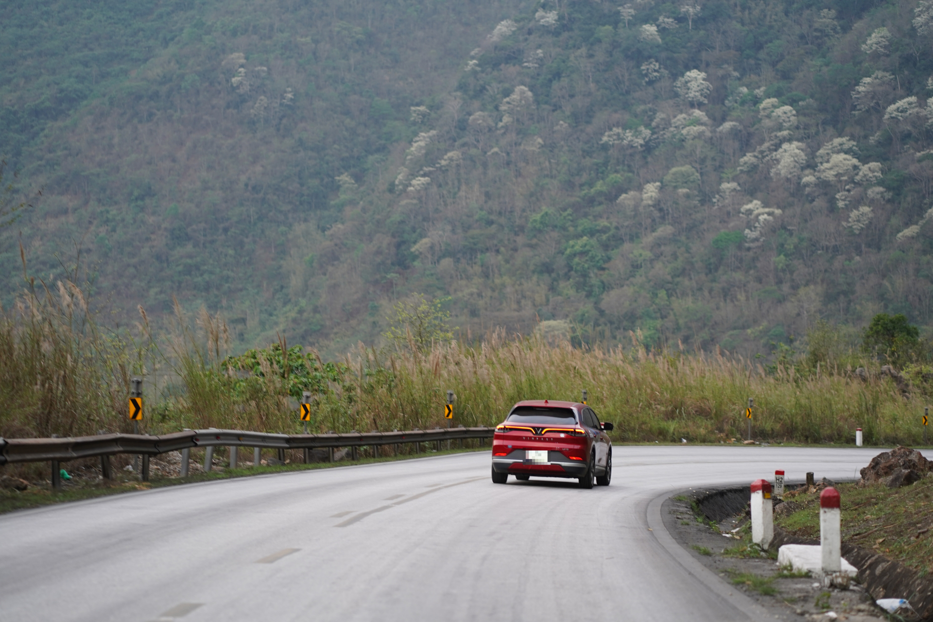 Sau chuyến "phượt" 10.000 km xuy&ecirc;n Đ&ocirc;ng Nam &Aacute; bằng xe điện, chủ xe nhận thấy lợi thế r&otilde; r&agrave;ng của &ldquo;s&acirc;n nh&agrave;&rdquo; so với &ldquo;s&acirc;n kh&aacute;ch&rdquo; - Ảnh 11.