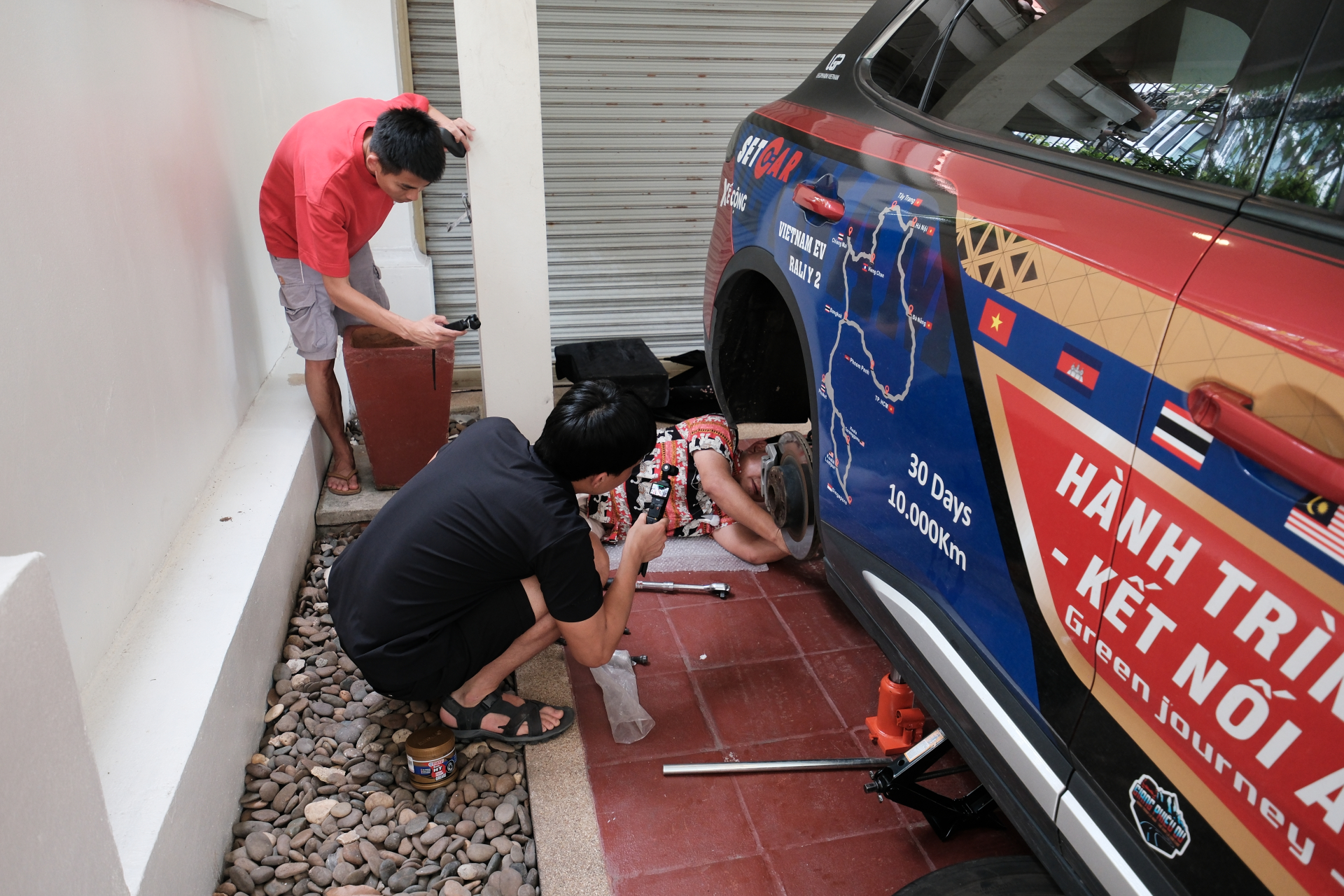 Sau chuyến "phượt" 10.000 km xuy&ecirc;n Đ&ocirc;ng Nam &Aacute; bằng xe điện, chủ xe nhận thấy lợi thế r&otilde; r&agrave;ng của &ldquo;s&acirc;n nh&agrave;&rdquo; so với &ldquo;s&acirc;n kh&aacute;ch&rdquo; - Ảnh 7.