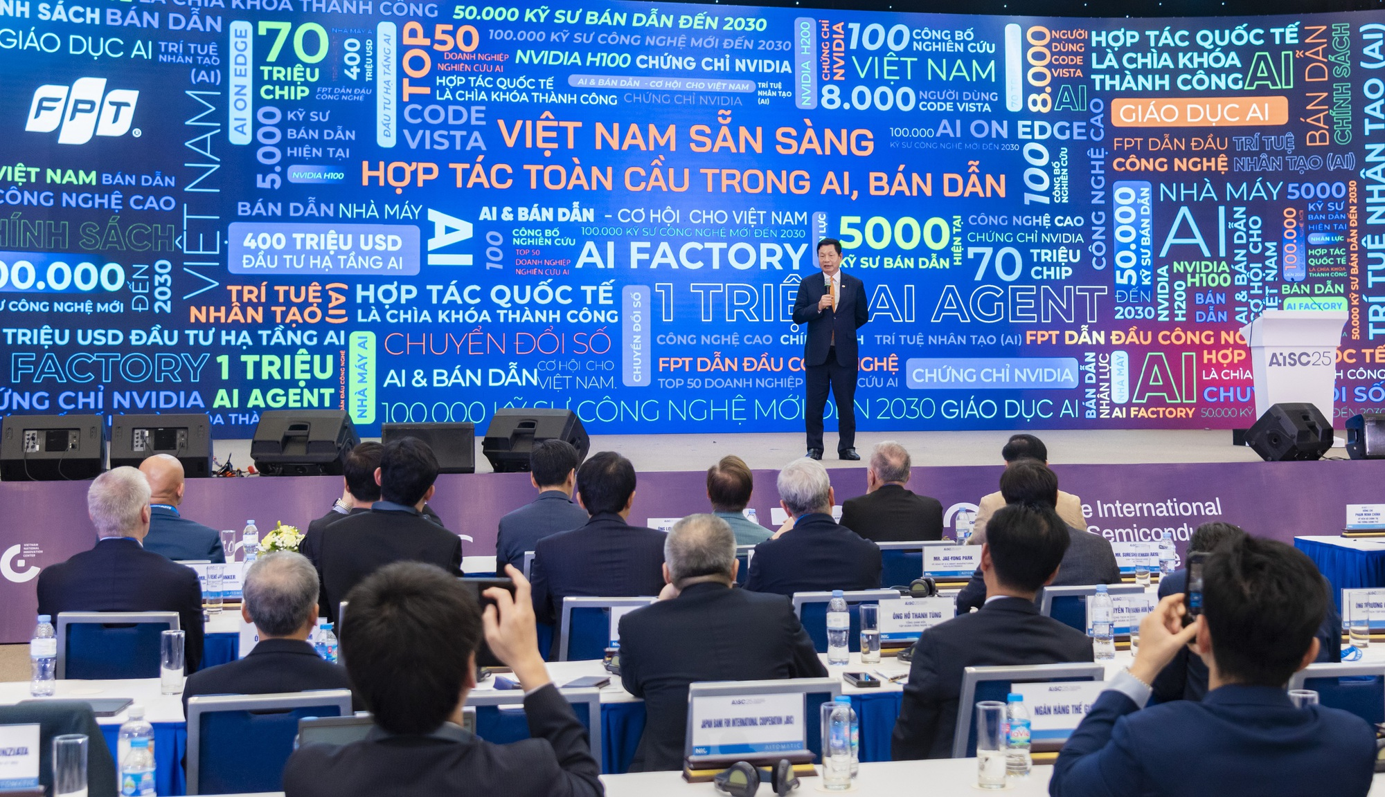 AI xóa hàng chục nghìn việc làm ở phương Tây và đang bào mòn mỏ vàng tỷ USD của gia công phần mềm Việt Nam - Ảnh 4.