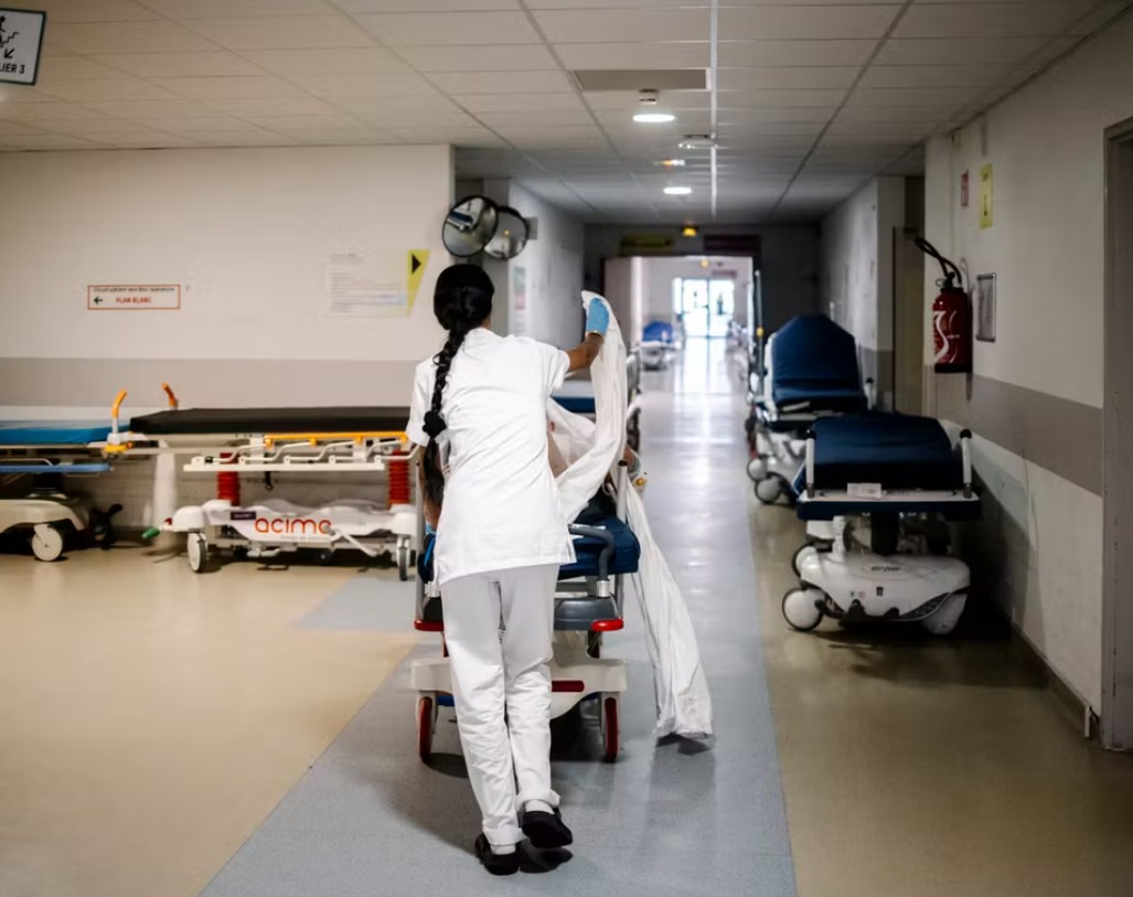 Chủ nh&agrave; x&aacute;c tại Paris từ chối h&agrave;ng trăm cuộc gọi mỗi ng&agrave;y v&igrave; kh&ocirc;ng c&ograve;n chỗ: &ldquo;Ch&uacute;ng ta đang thực sự thảm khốc&rdquo; - Ảnh 3.