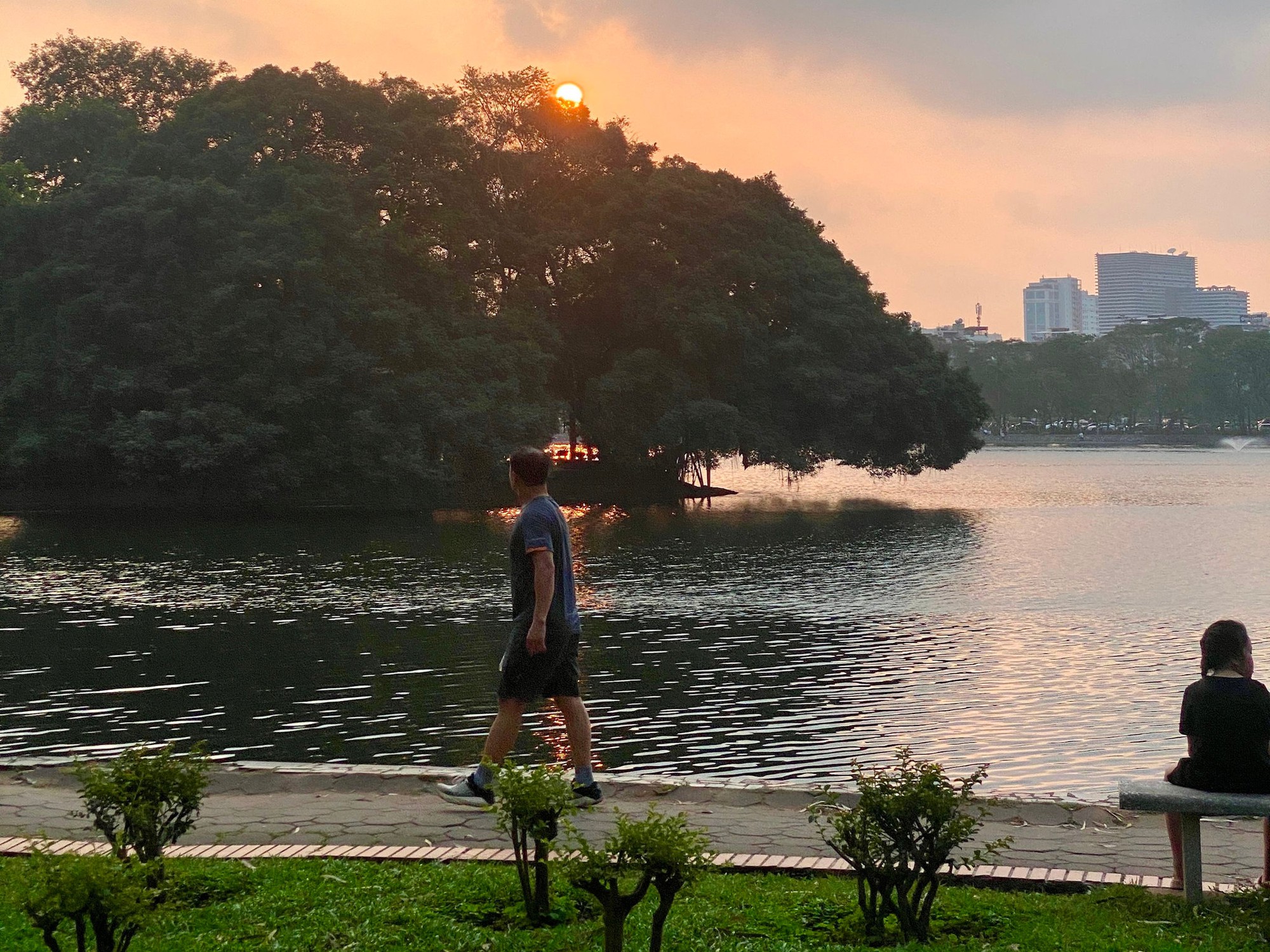 Cứ 6 người lại c&oacute; 1 người mắc phải căn bệnh tưởng như v&ocirc; hại n&agrave;y, đang &acirc;m thầm t&agrave;n ph&aacute; gan thận v&agrave; tim mạch của con người - Ảnh 4.